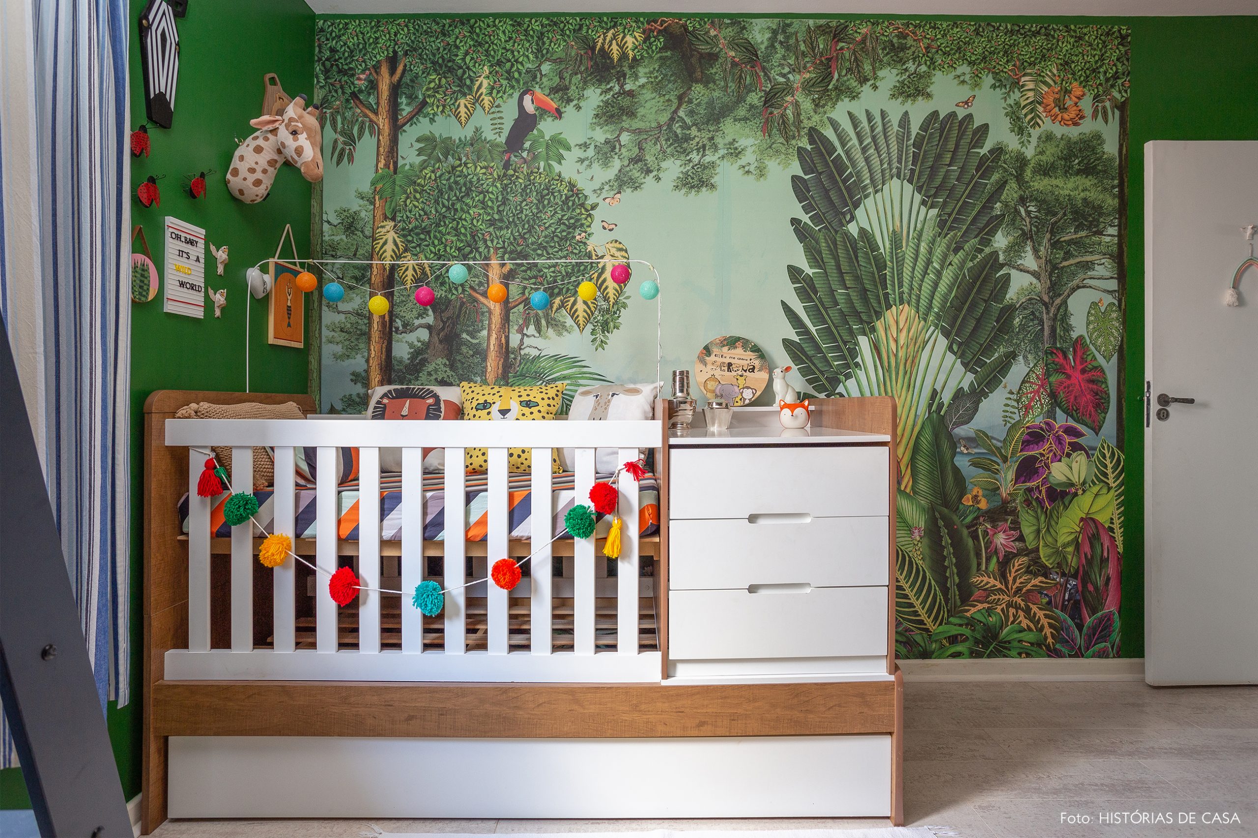 casa decoração quarto criança papel de parede verde