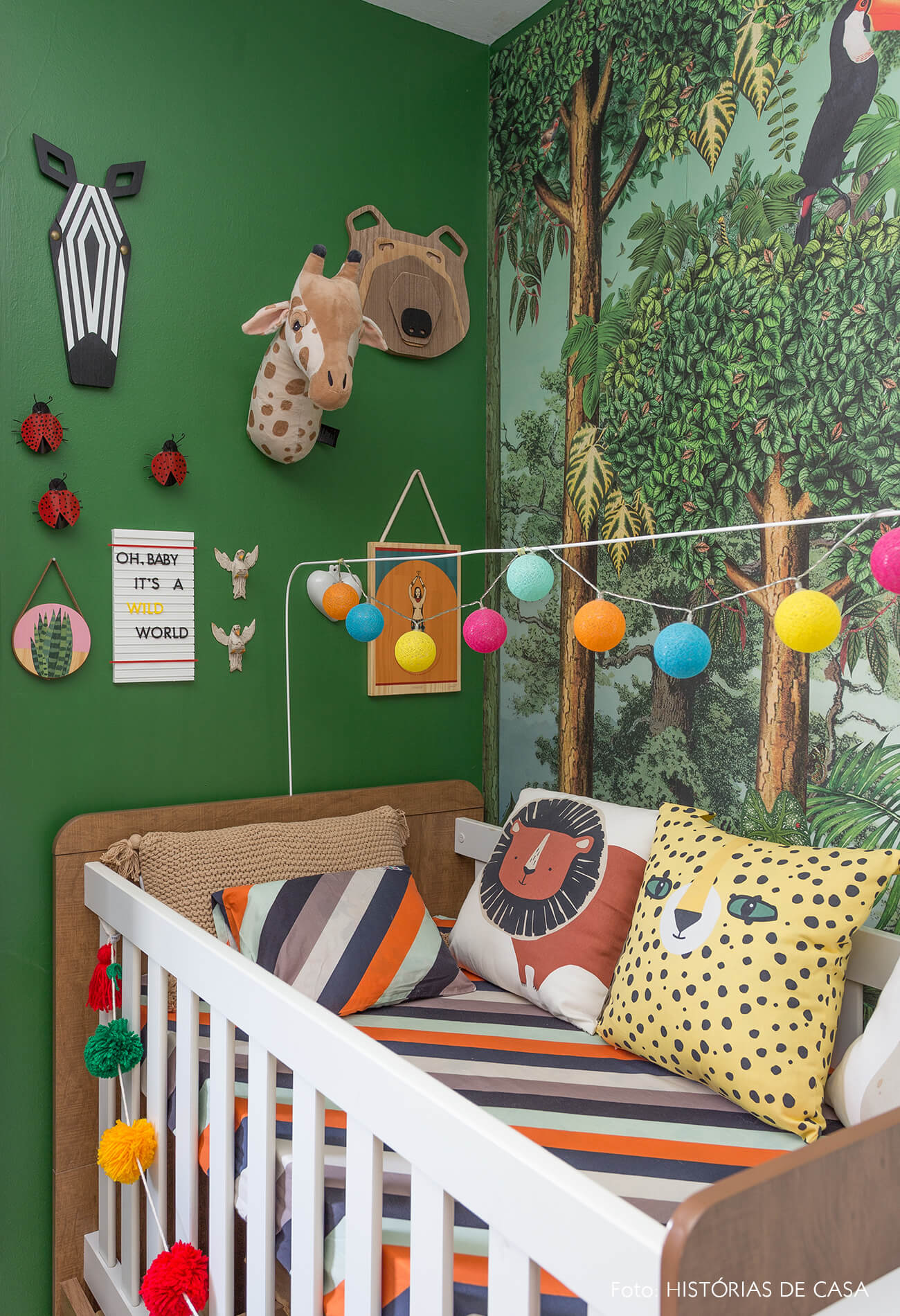 casa decoração quarto criança papel de parede e parede verde
