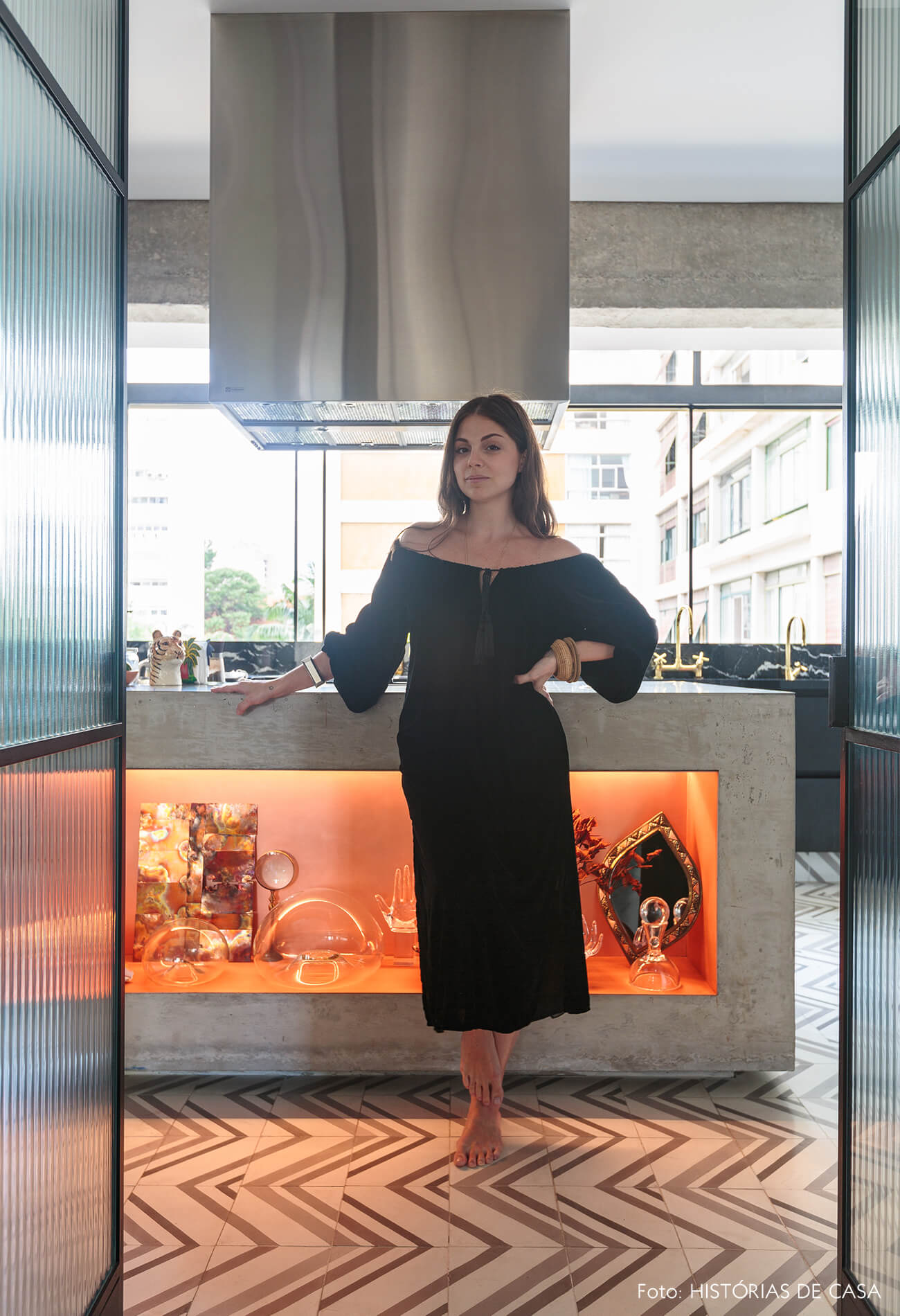 decoração ap retrato em cozinha com bancada de concreto