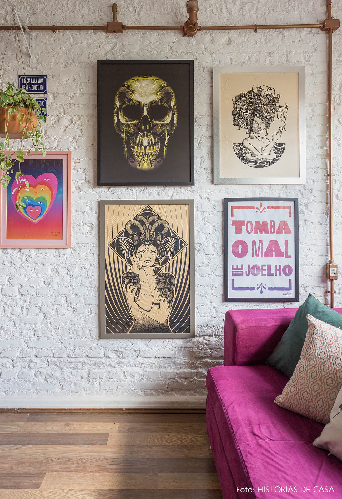 casa decoração sala parede de tijolinhos brancos cano cobre aparente