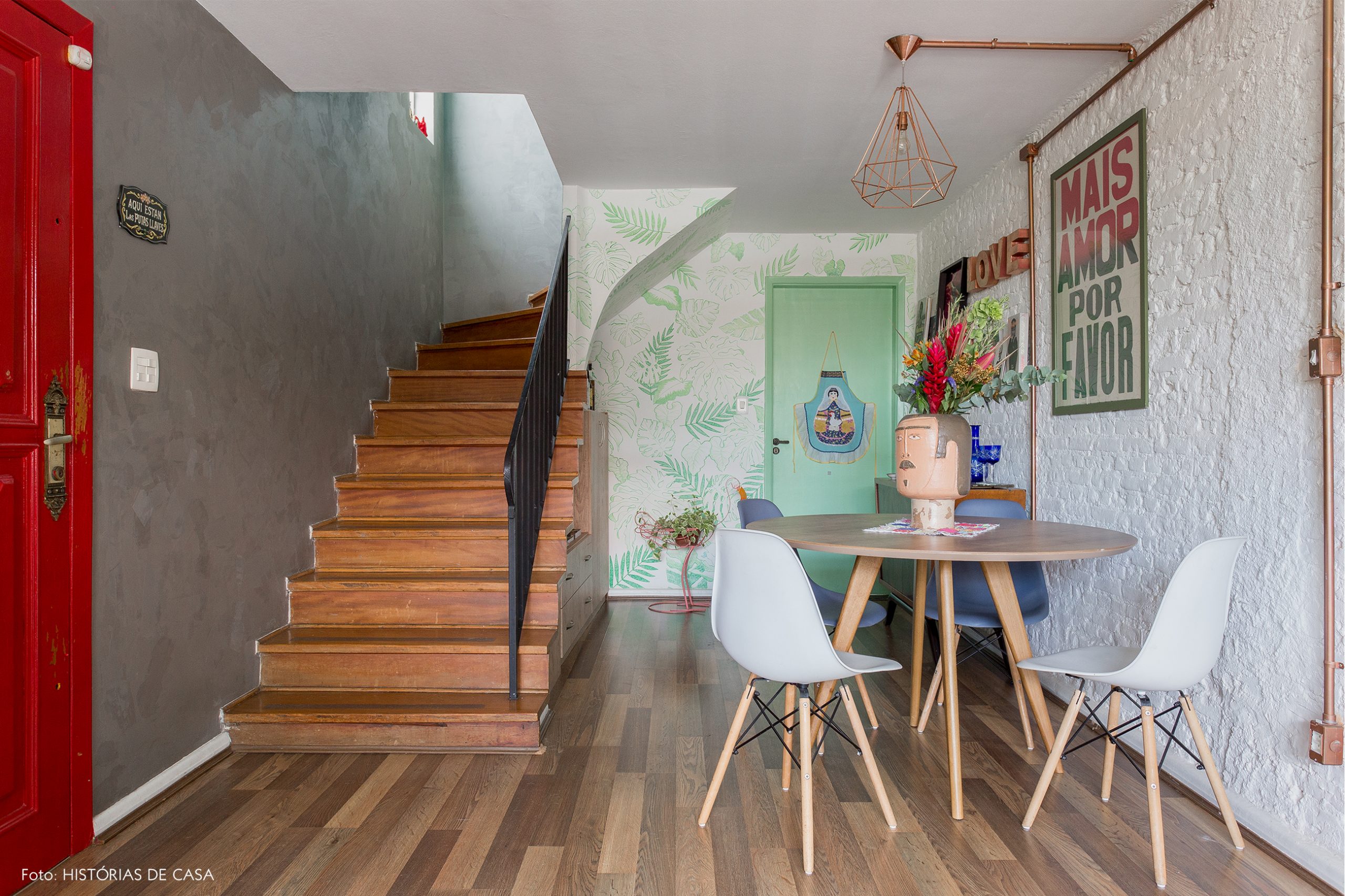 casa decoração sala jantar parede de tijolos e cimento queimado