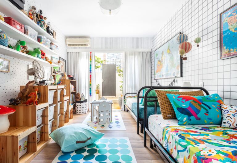 Quarto de criança com estampas da marca Mooui