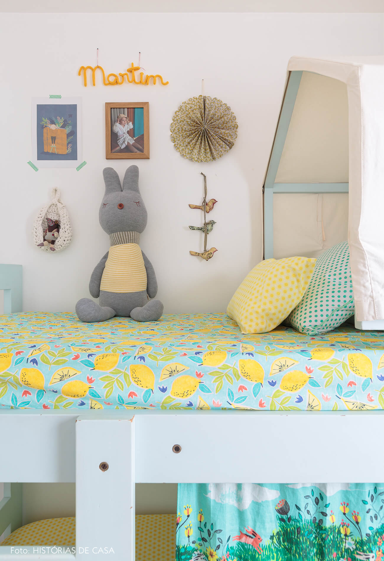 decoração praiana quarto infantil com beliche de madeira