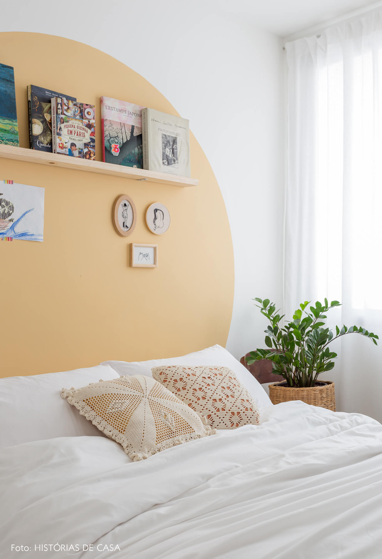 decoração Antes e depois de quarto com circulo tinta amarela