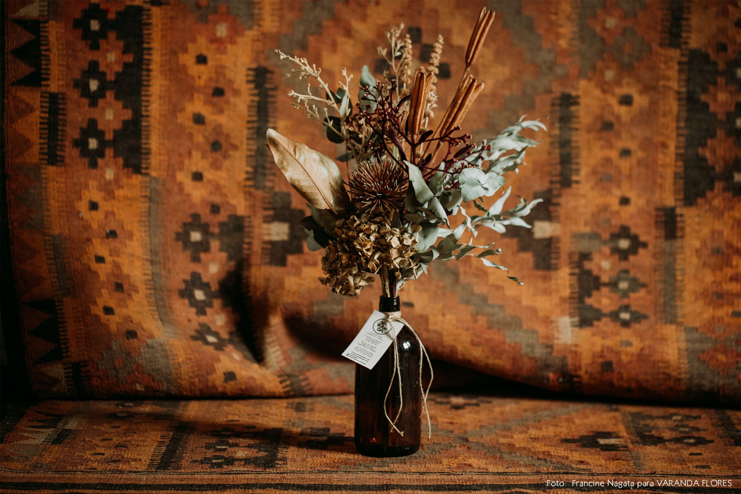 Flores decoração arranjo plantas em garrafa de vidro como vaso tapete