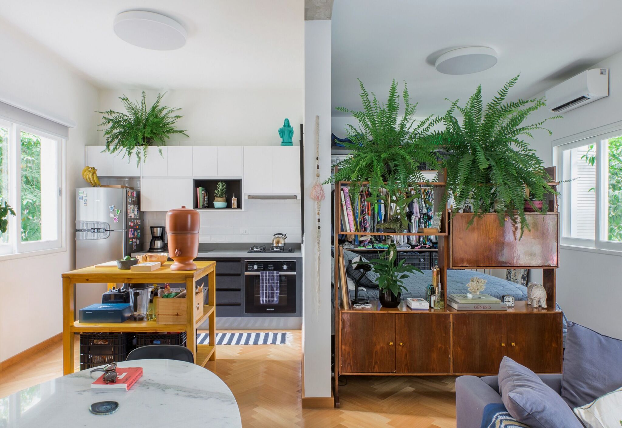 decoração apê pequeno com sala quarto e cozinha integrados