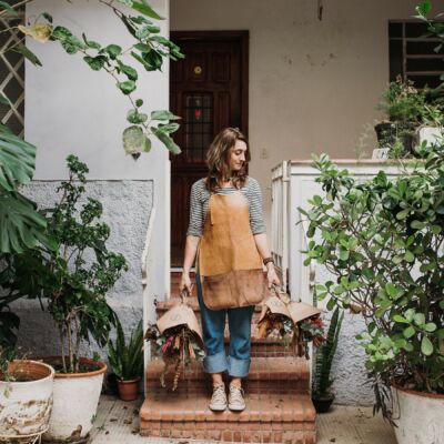 Flores decoração retrato com arranjos plantas garrafa de vidro como vaso