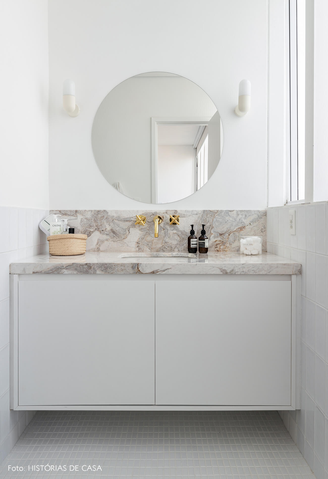 decoração banheiro com bancada pia marmore