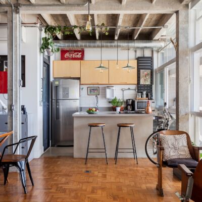 COPAN decoração colunas concreto aparente cadeira tolix