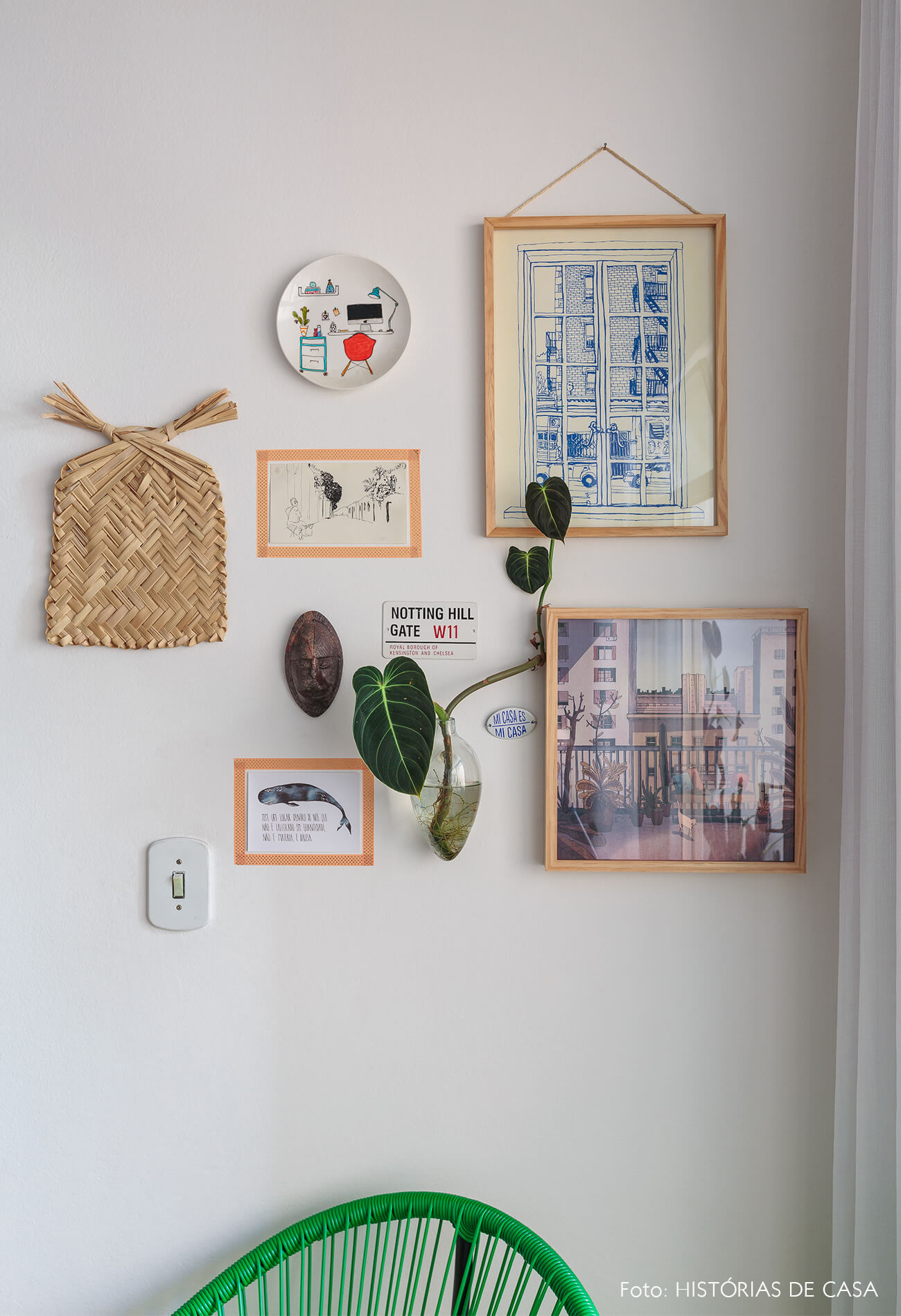 decoração sala cadeira acapulco quadros