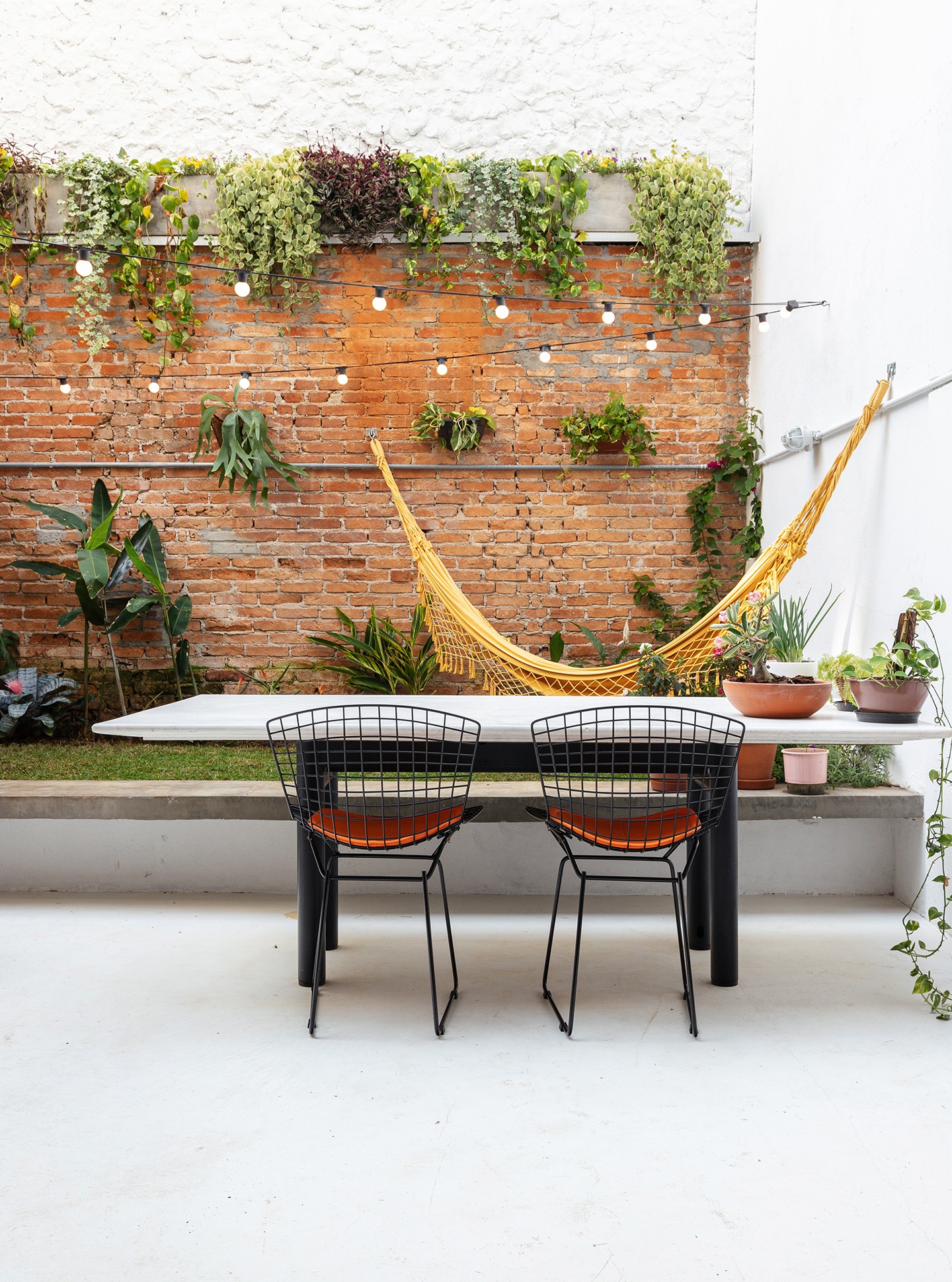 decoração quintal rede parede tijolos