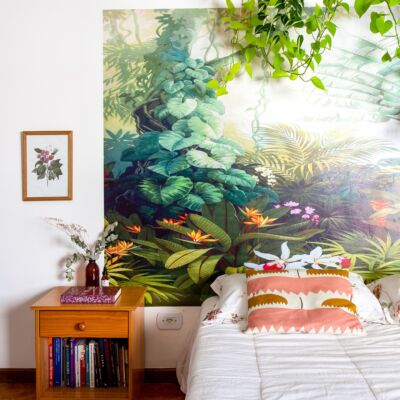 decoração quarto papel de parede floral como cabeceira