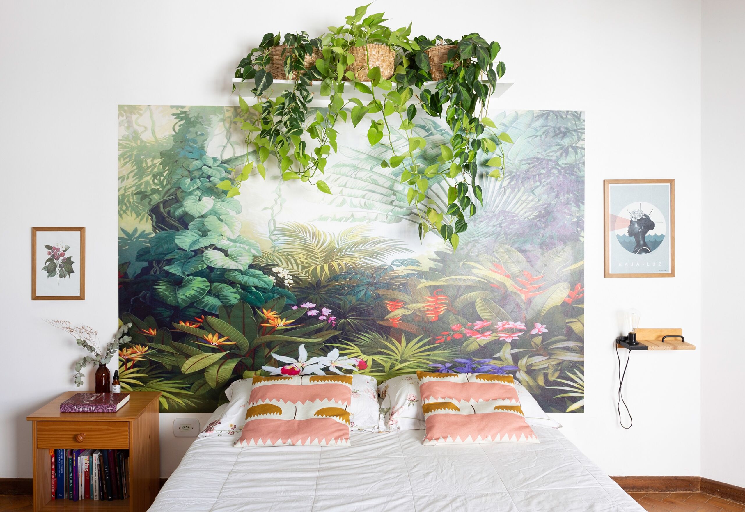 decoração quarto com papel de parede como cabeceira floral