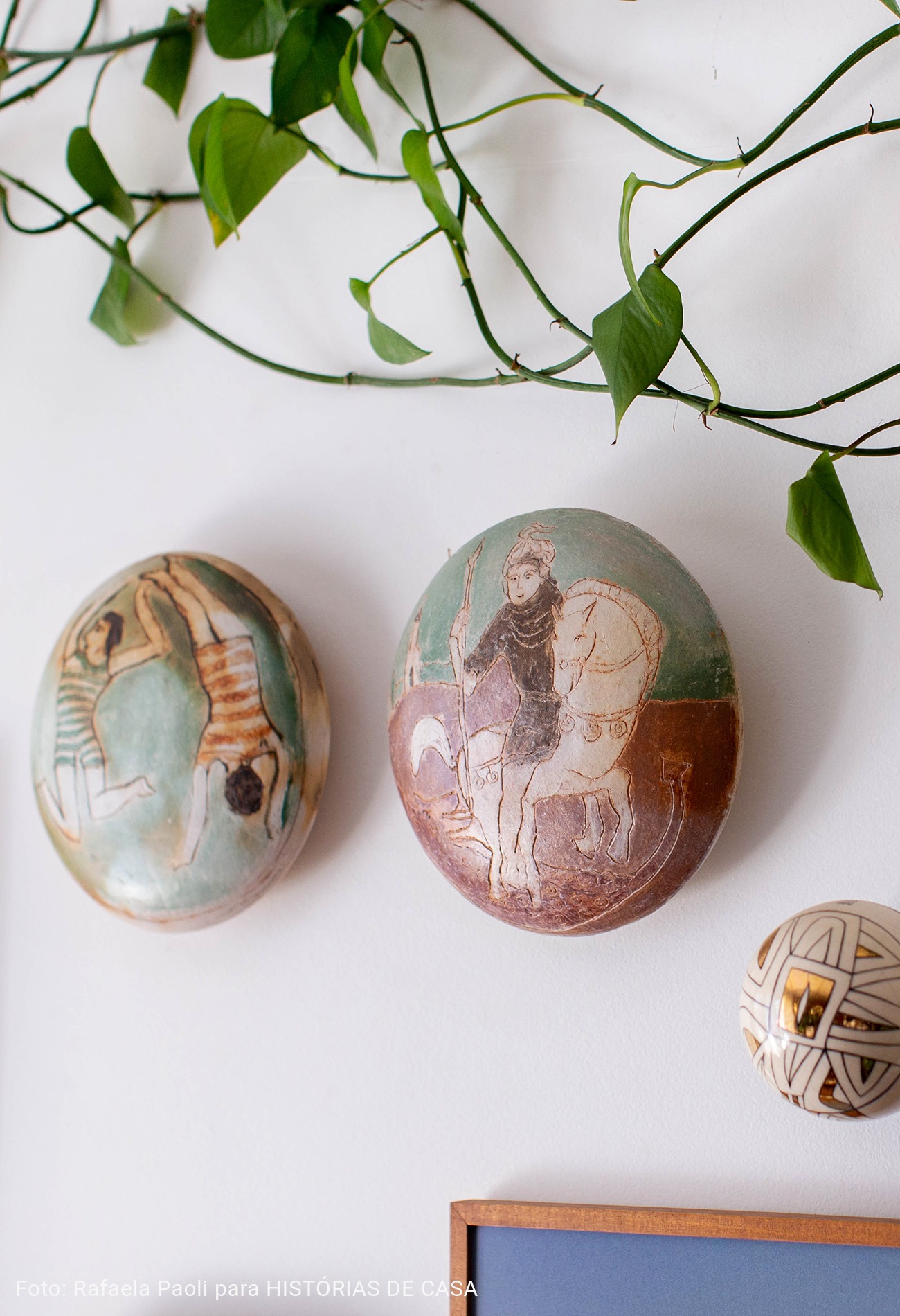 O apartamento colorido e vibrante da artista Joana Lira no Histórias de Casa