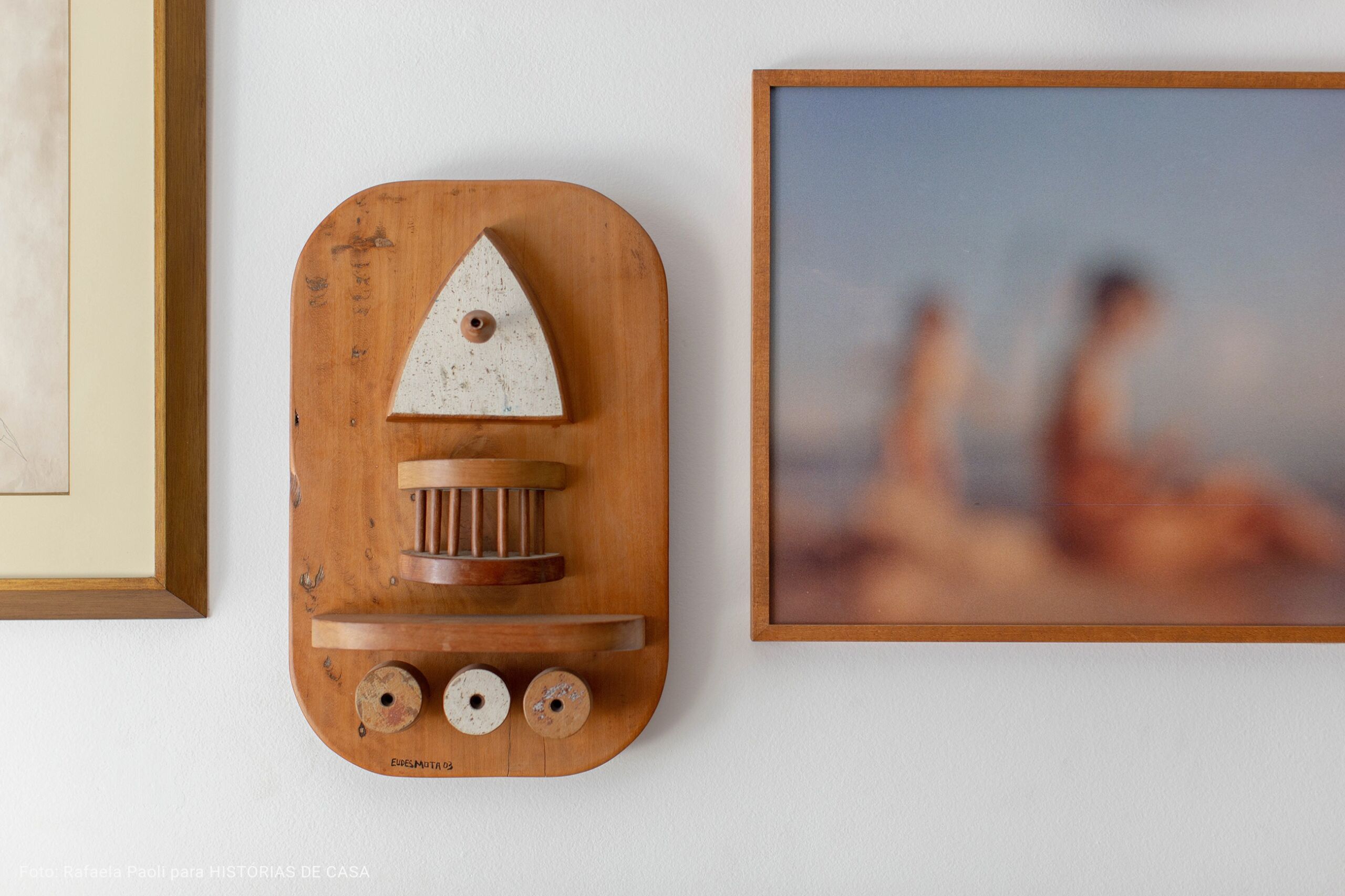 O apartamento colorido e vibrante da artista Joana Lira no Histórias de Casa