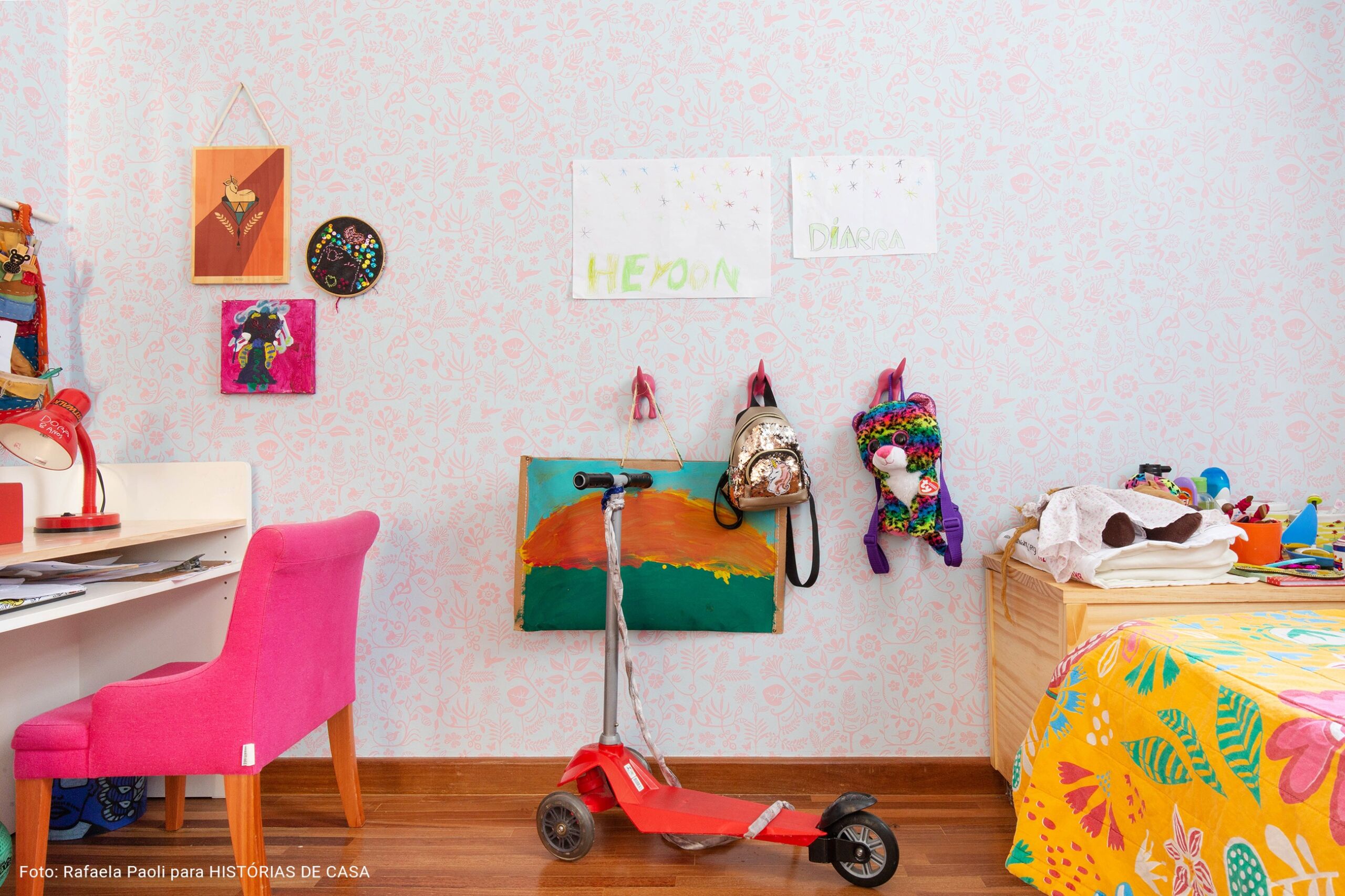 O apartamento colorido e vibrante da artista Joana Lira no Histórias de Casa