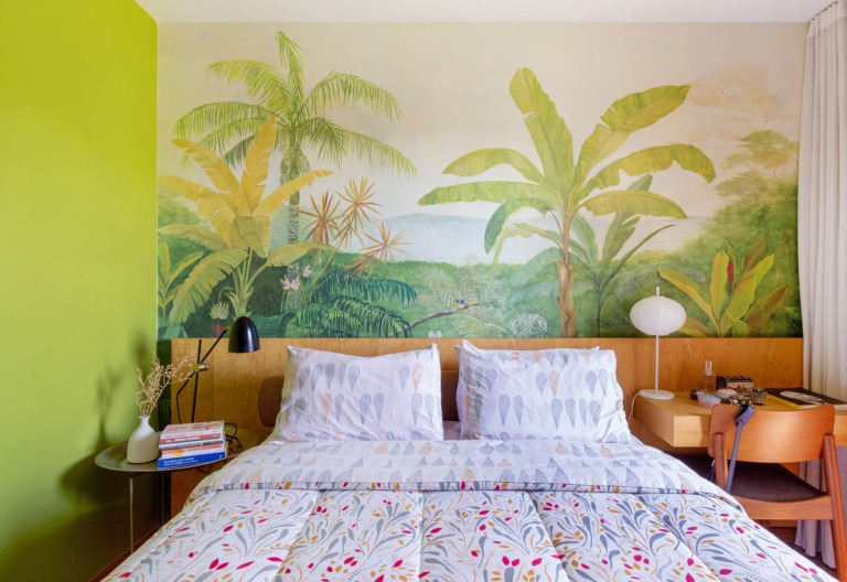 O apartamento colorido e vibrante da artista Joana Lira no Histórias de Casa