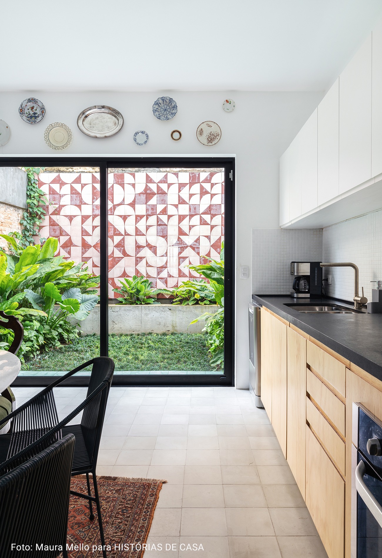 cozinha com armários de madeira