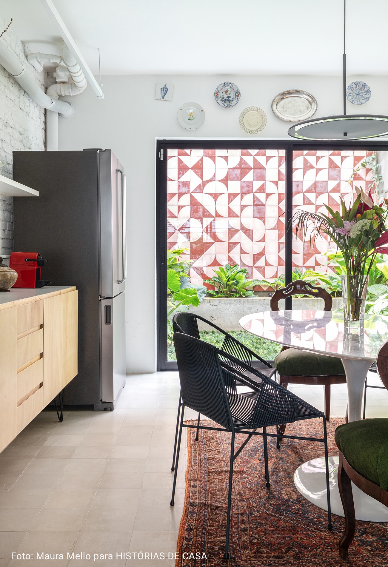 cozinha com luminária industrial