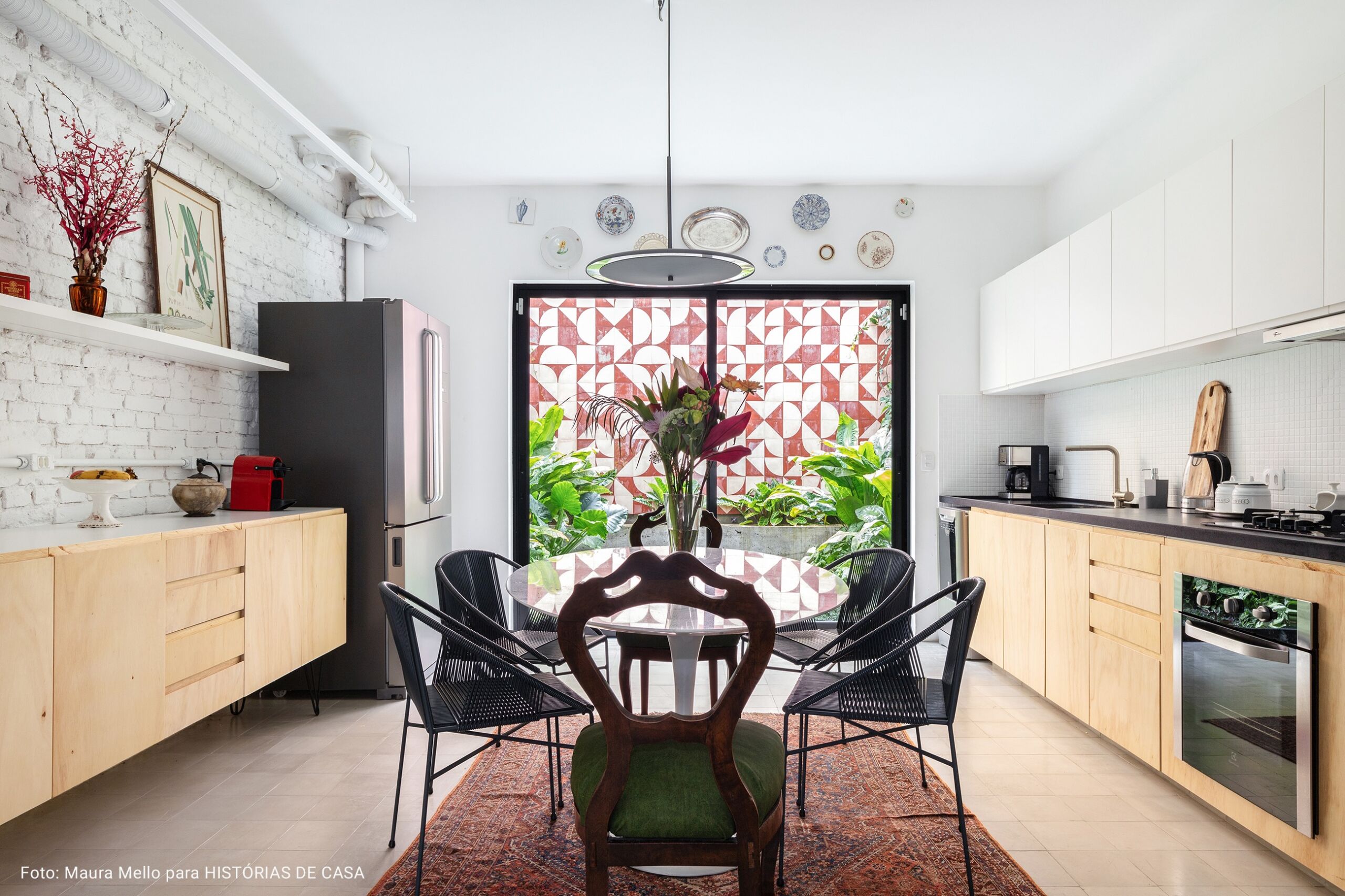 cozinha com armários de madeira