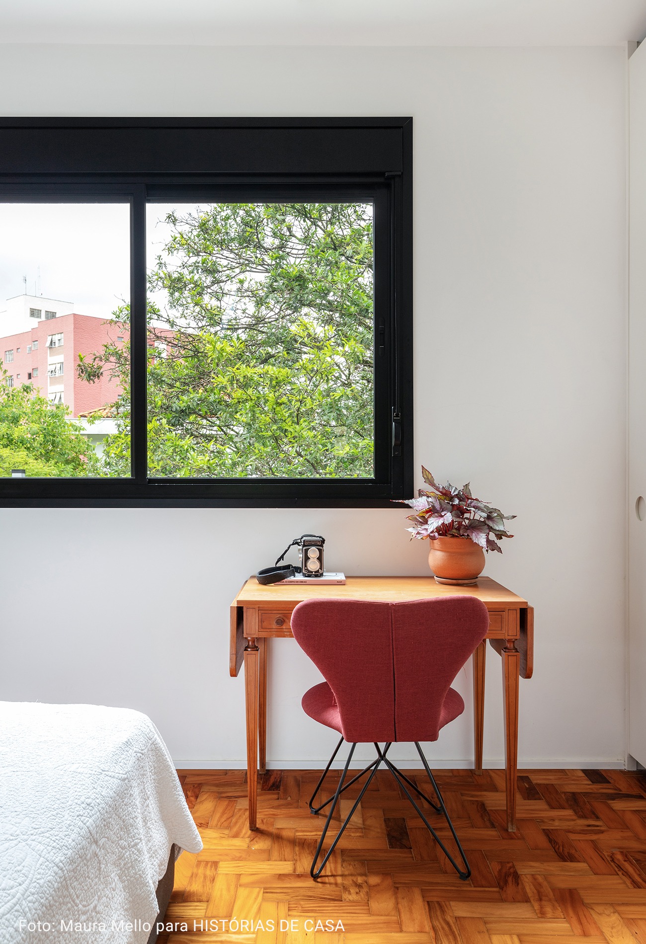 quarto com mini home office