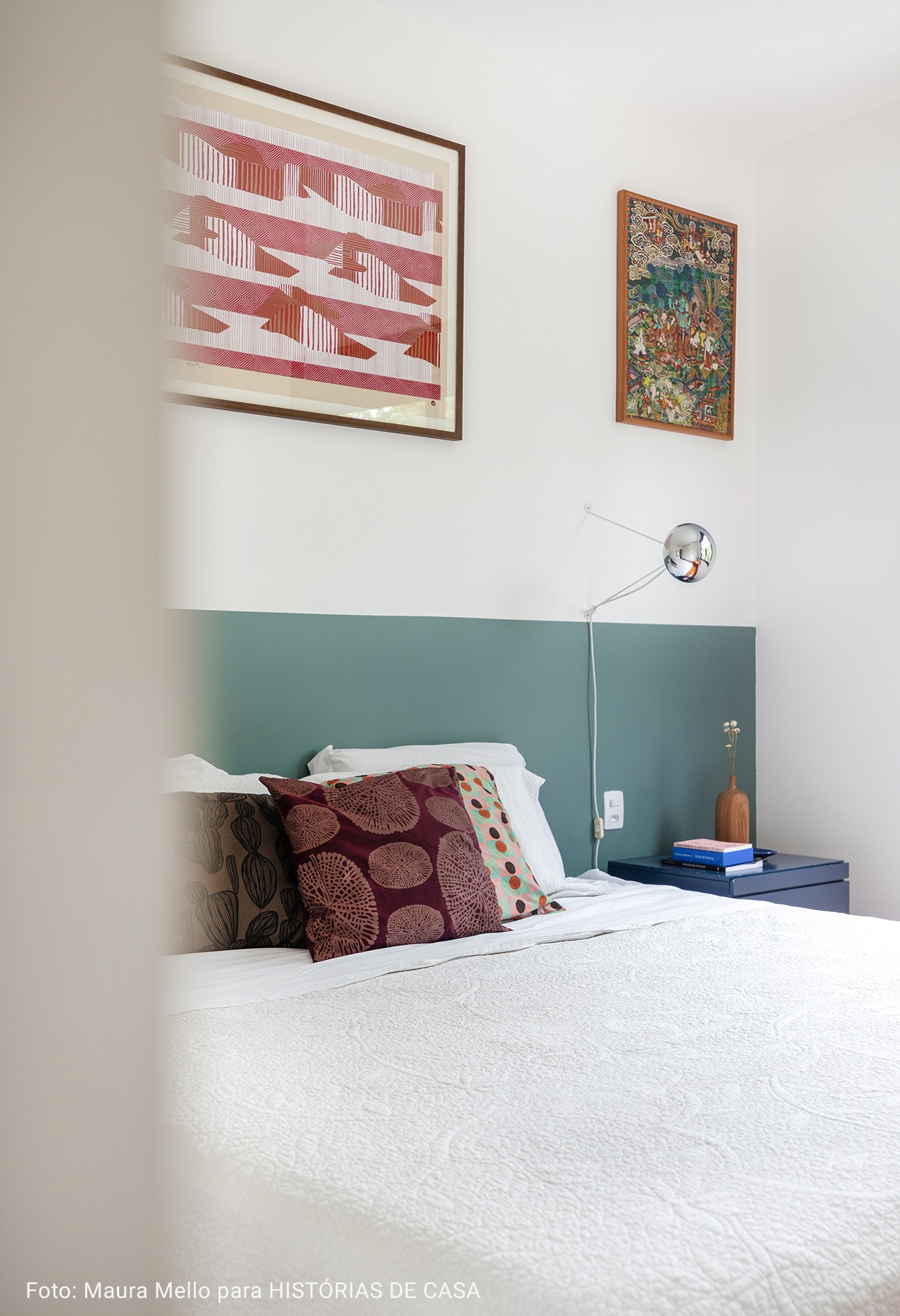 quarto com quadros étnicos