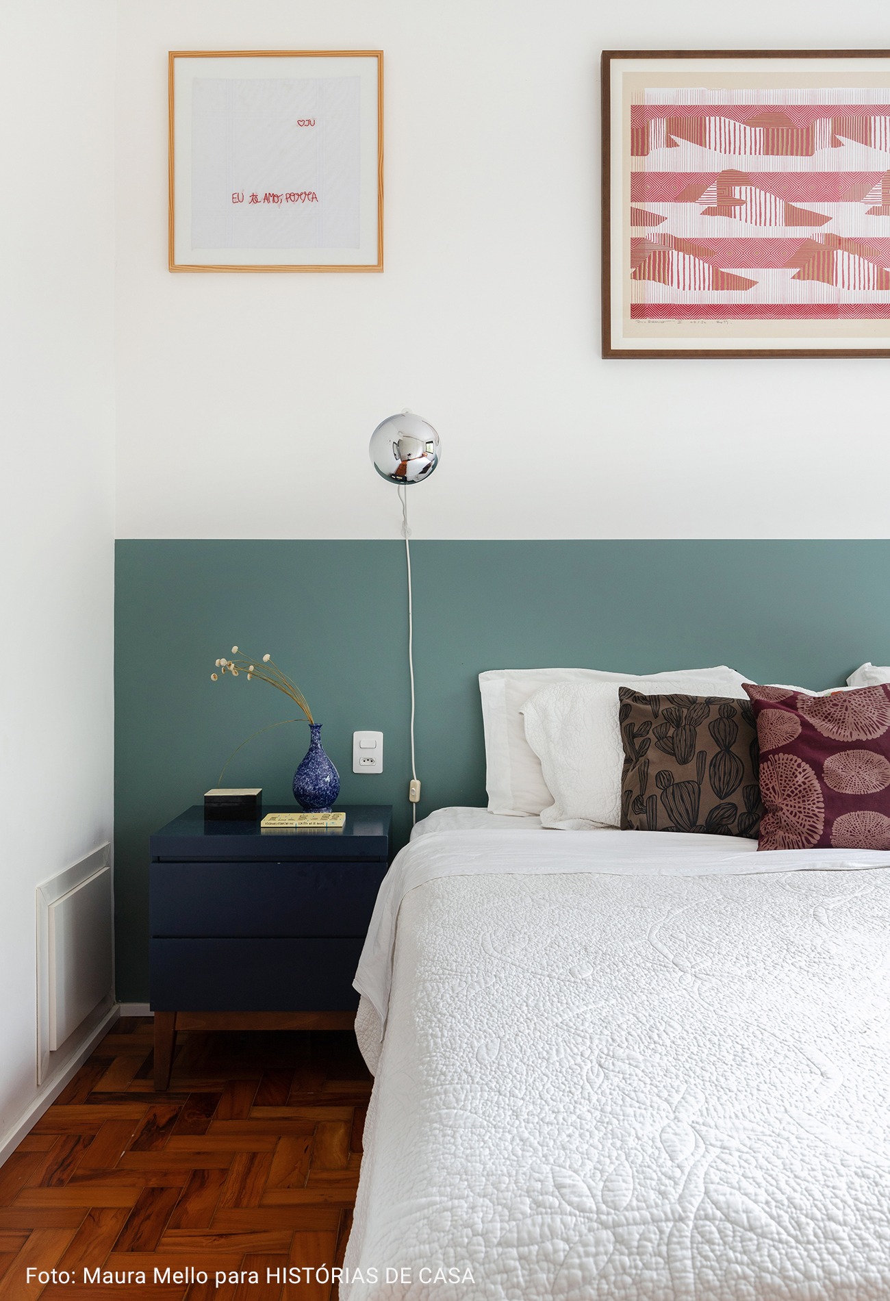 quarto com luminárias de prata