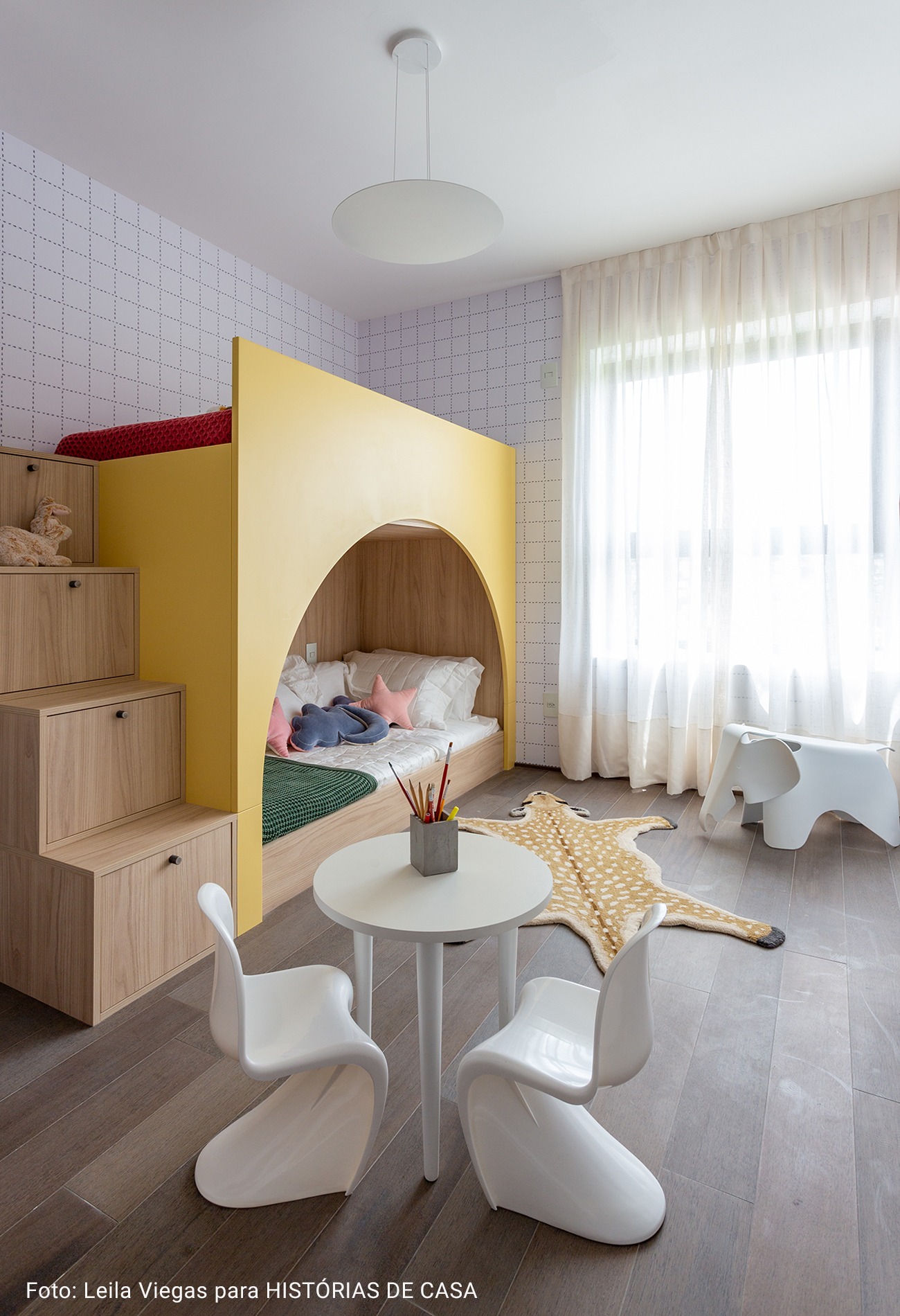 quarto infantil com beliche amarela