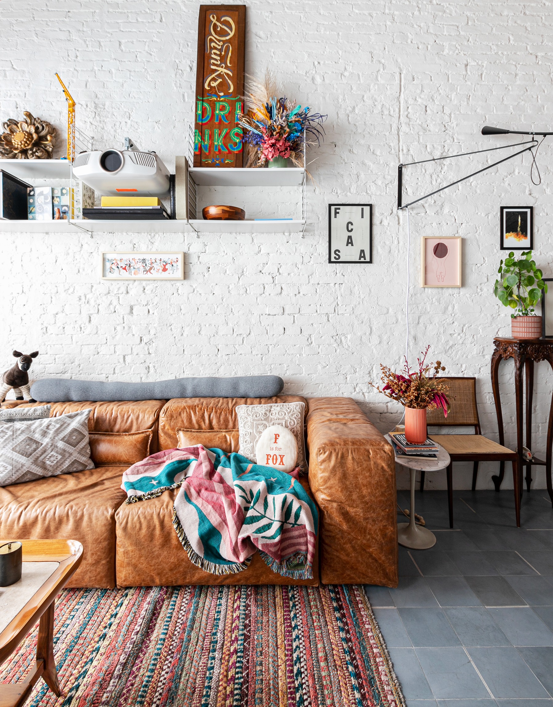 apartamento com tapete listrado