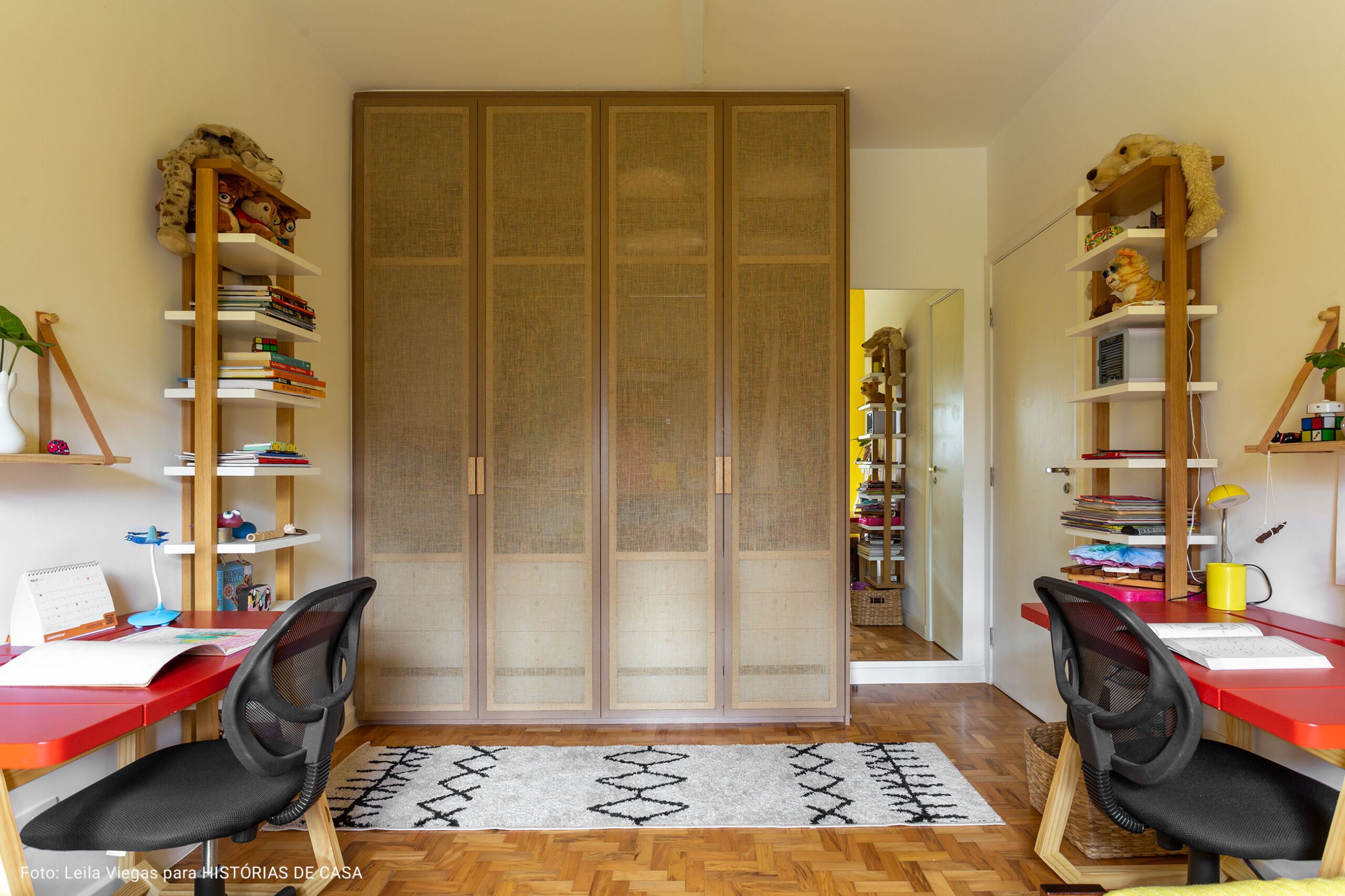 quarto infantil com passadeira étnica