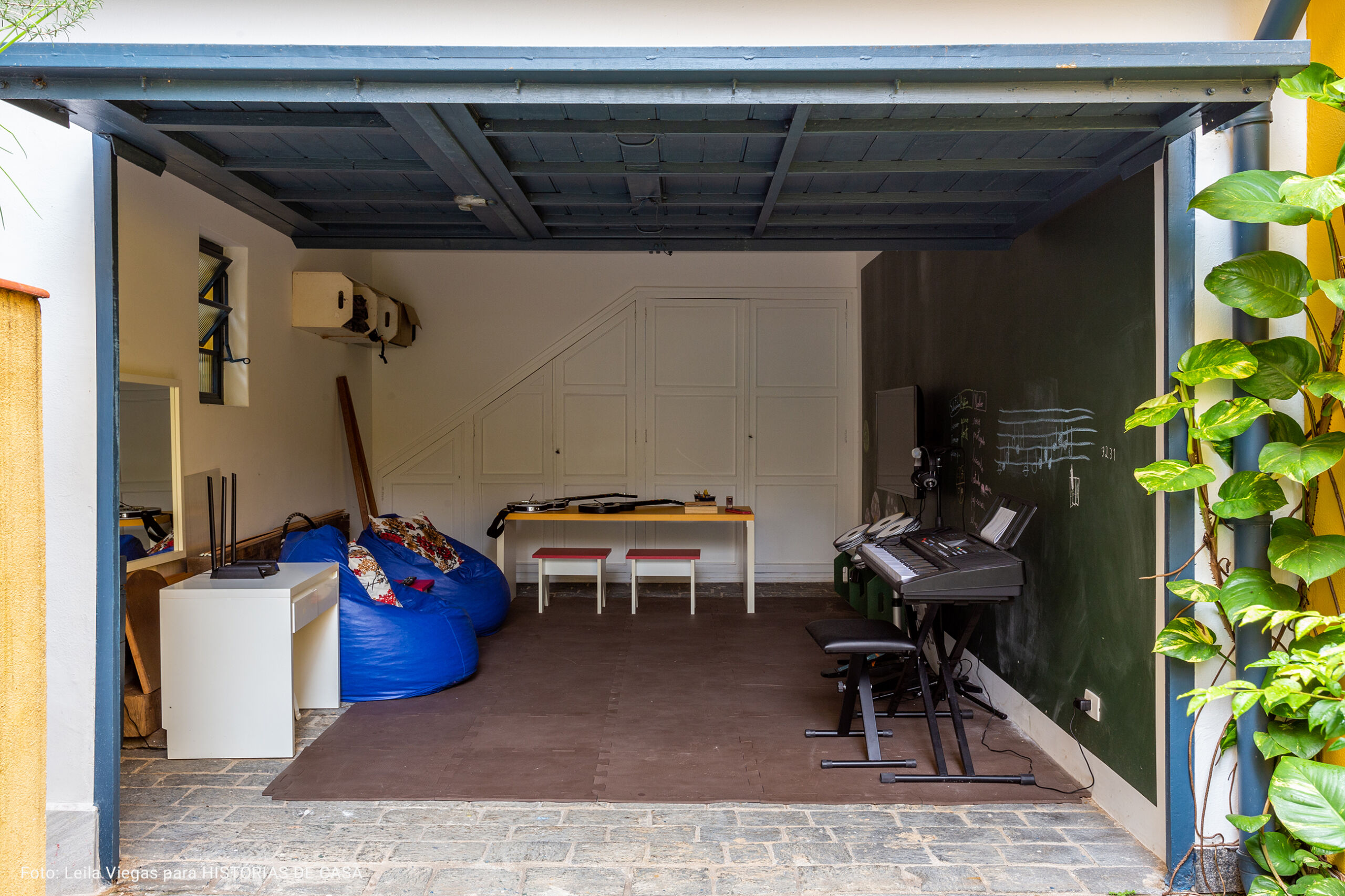 garagem utilizada como área de lazer