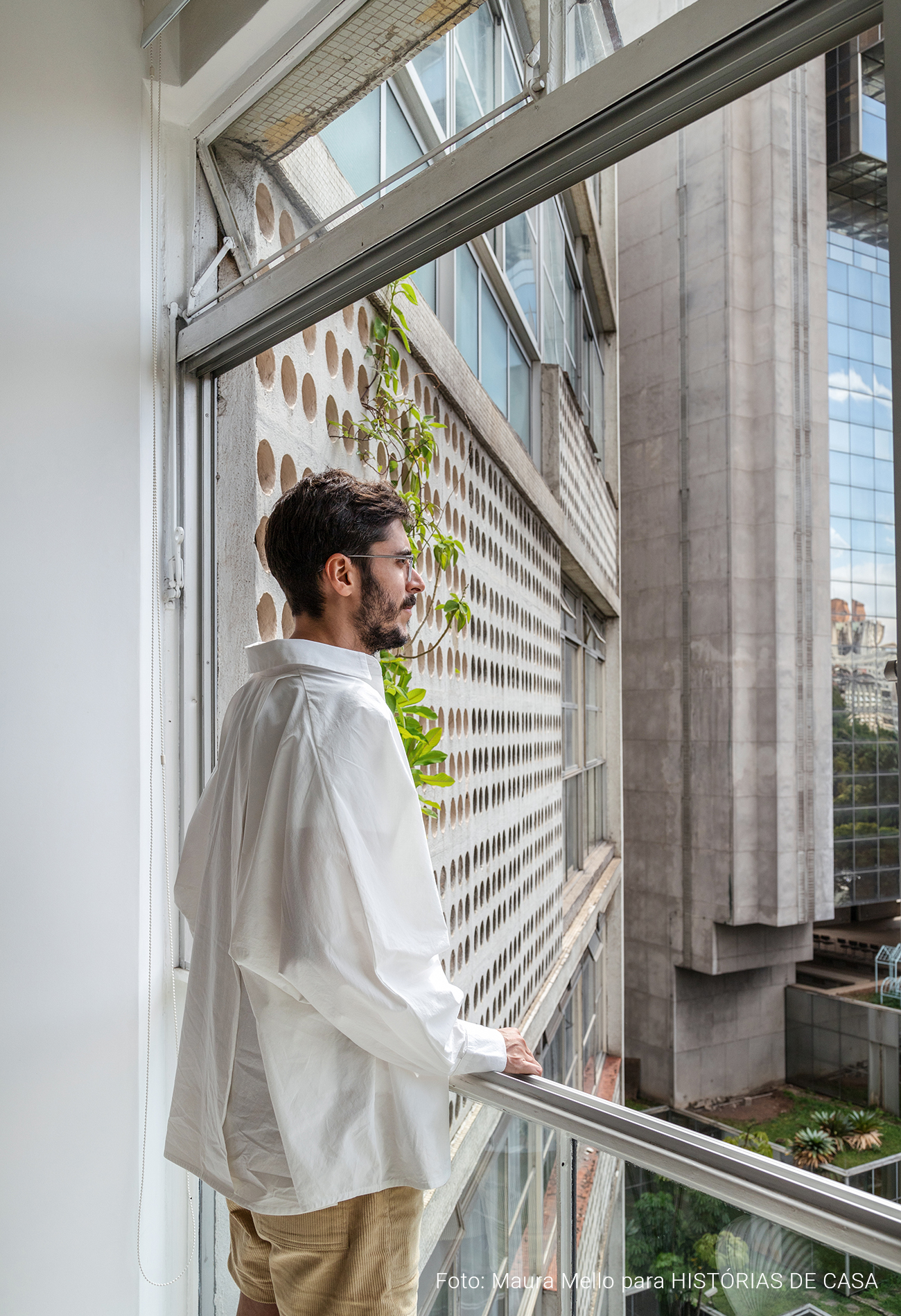 Apartamento no edifício Eiffel com piso de granilite e móveis vintage