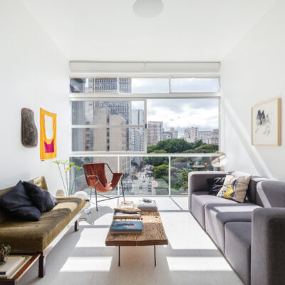 Apartamento no edifício Eiffel com piso de granilite e móveis vintage