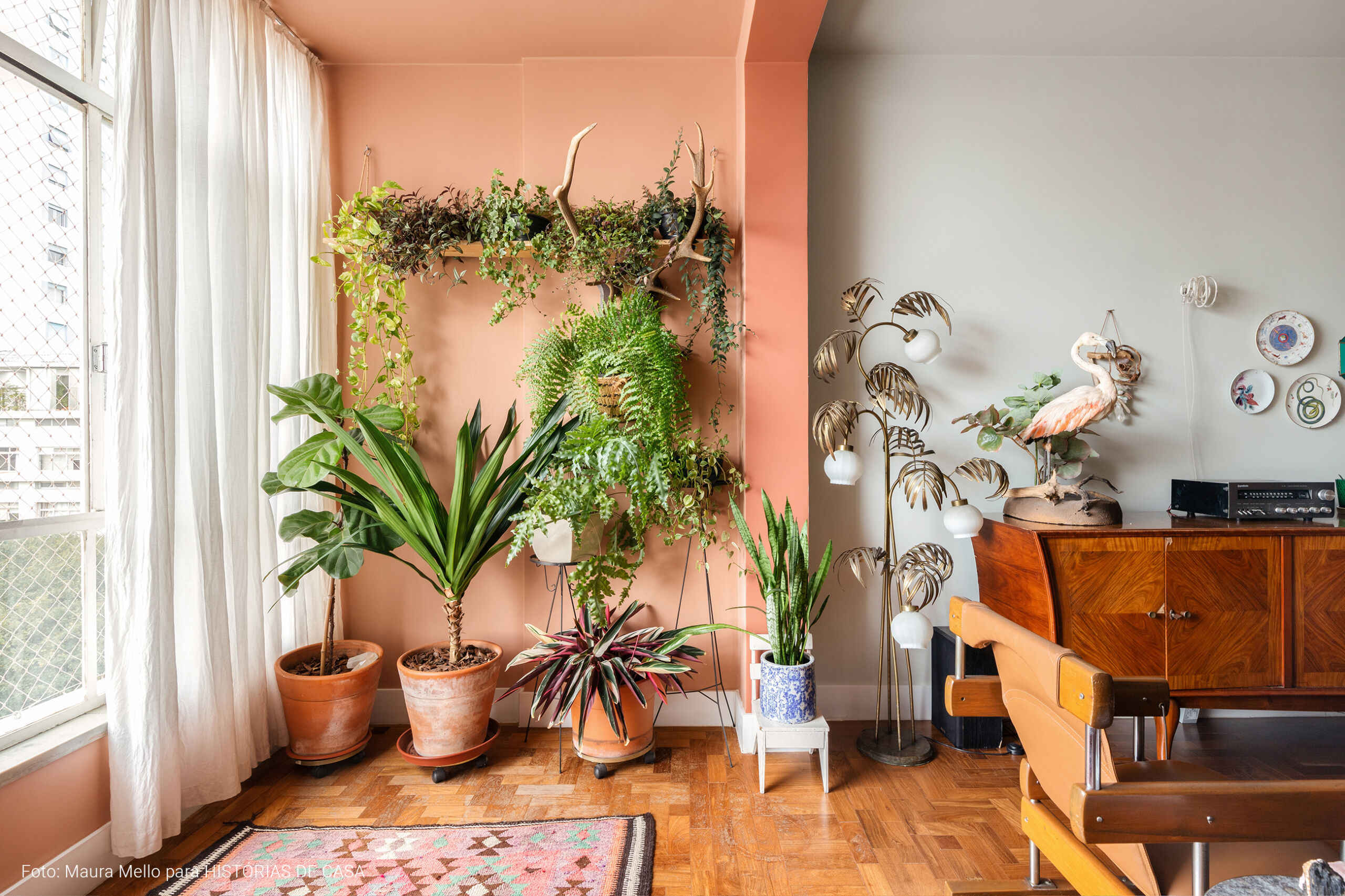 O apartamento colorido da maquiadora Vanessa Rozan