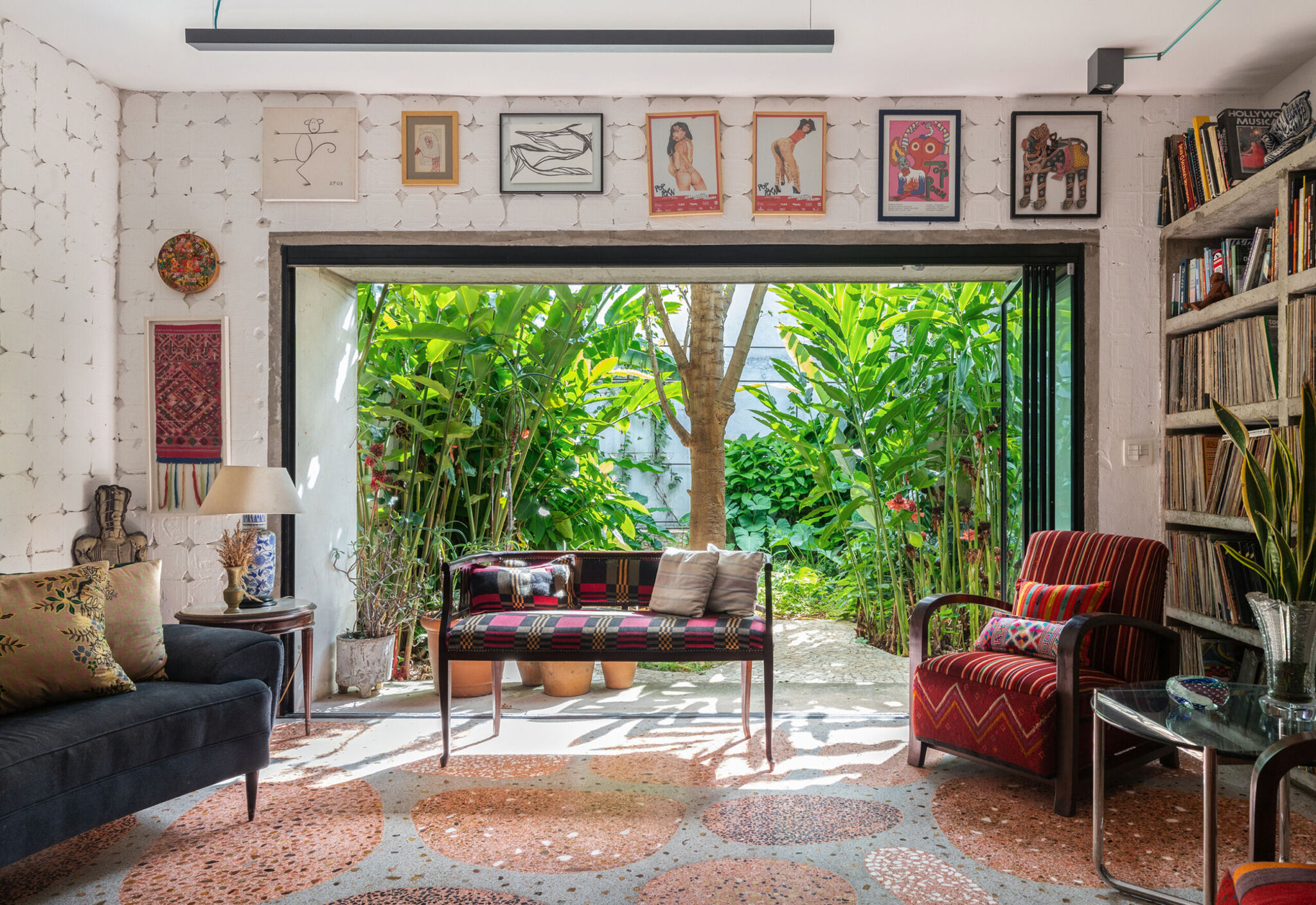 Casa com jardim, arquitetura e reforma com alma, piso de granilite