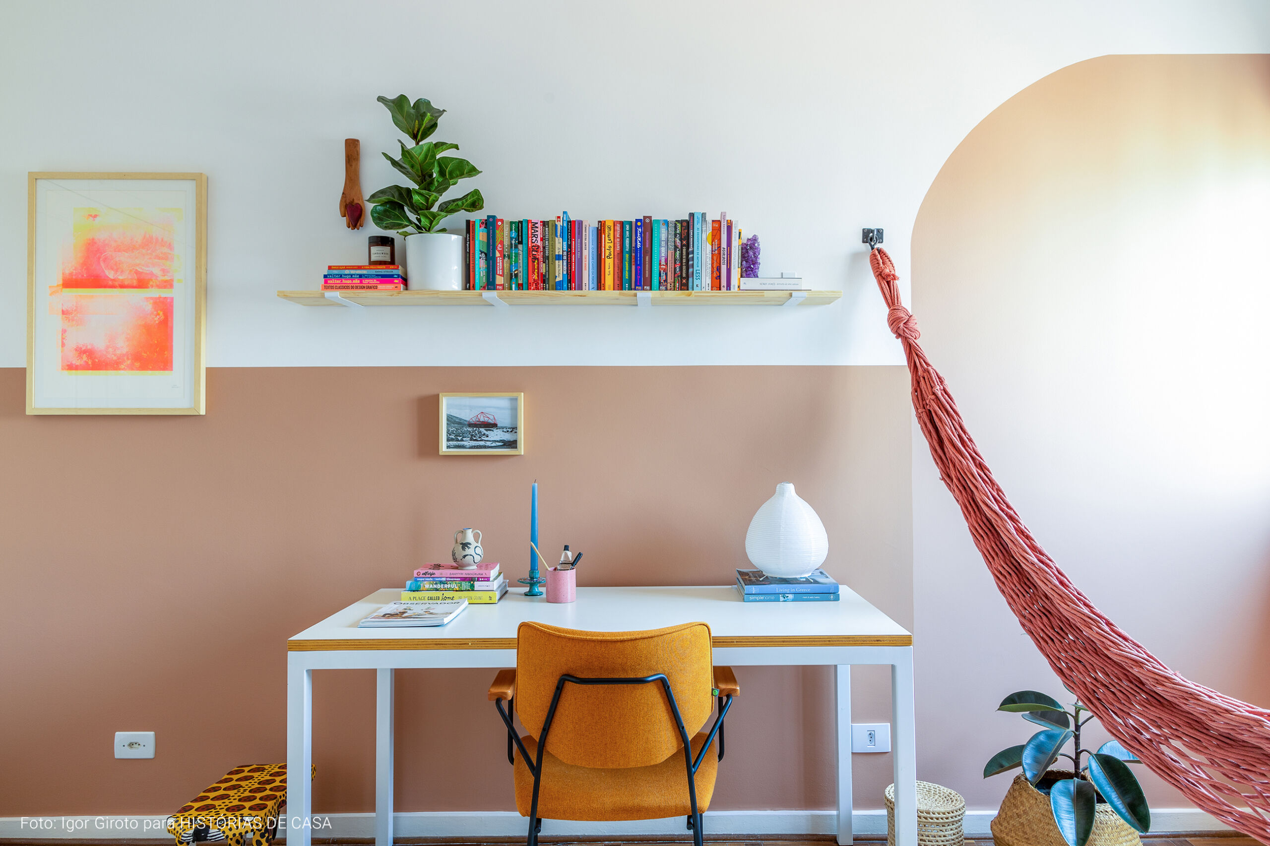 Home office colorido com paredes pintadas, no Histórias de Casa