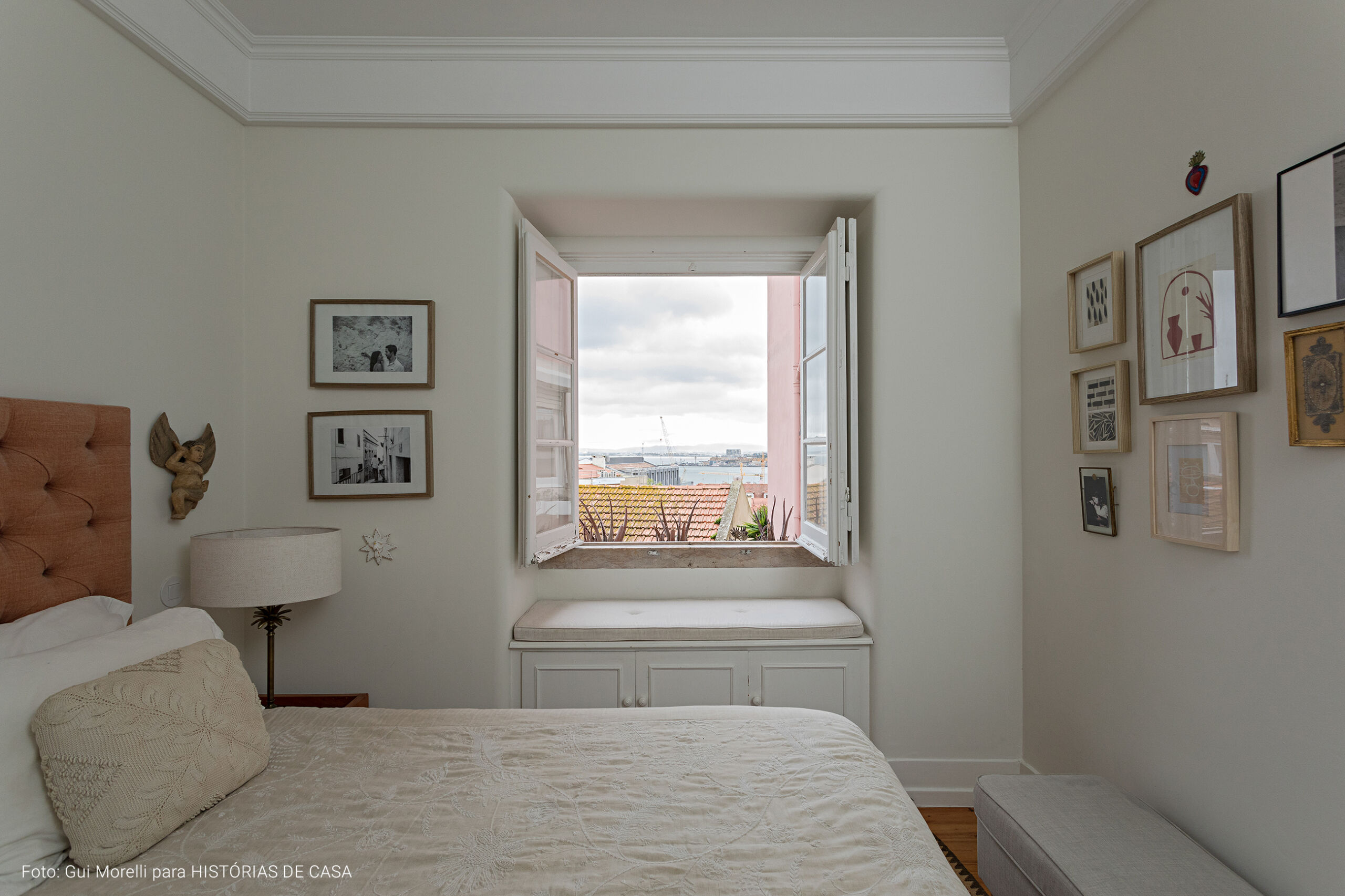 Apartamento com decoração clean e afetiva em Portugal