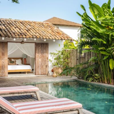 Casa colorida em Trancoso, piso de ladrilhos