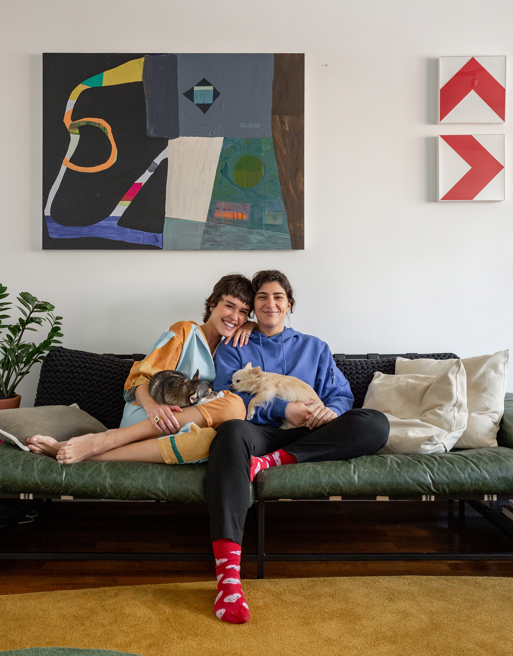 O apartamento colorido de Laura Miranda com a Raízs Orgânicos