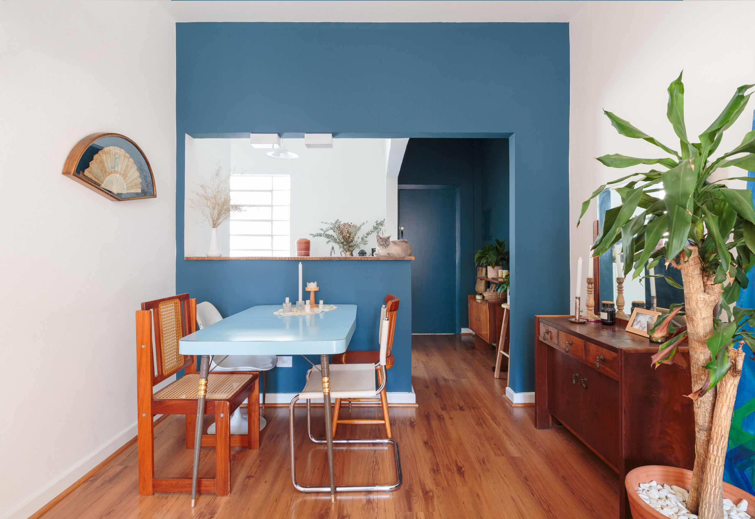 antes e depois, decoração, apartamento decorado, pintura, apartamento colorido, parede azul