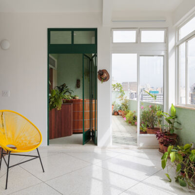 Apartamento decorado, colorido, plantas, varanda