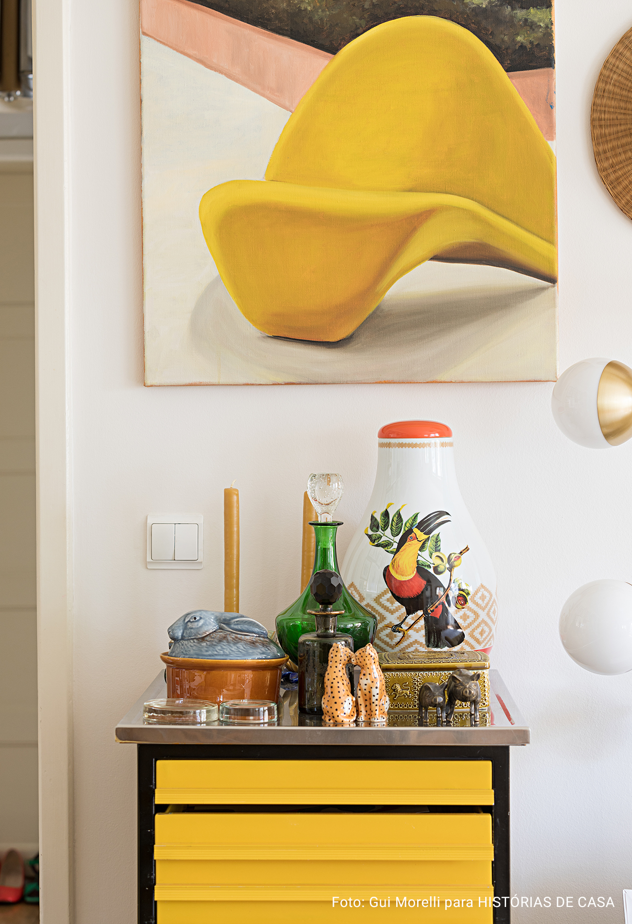 Apartamento decorado decoração quadros amarelo colorido lisboa portugal