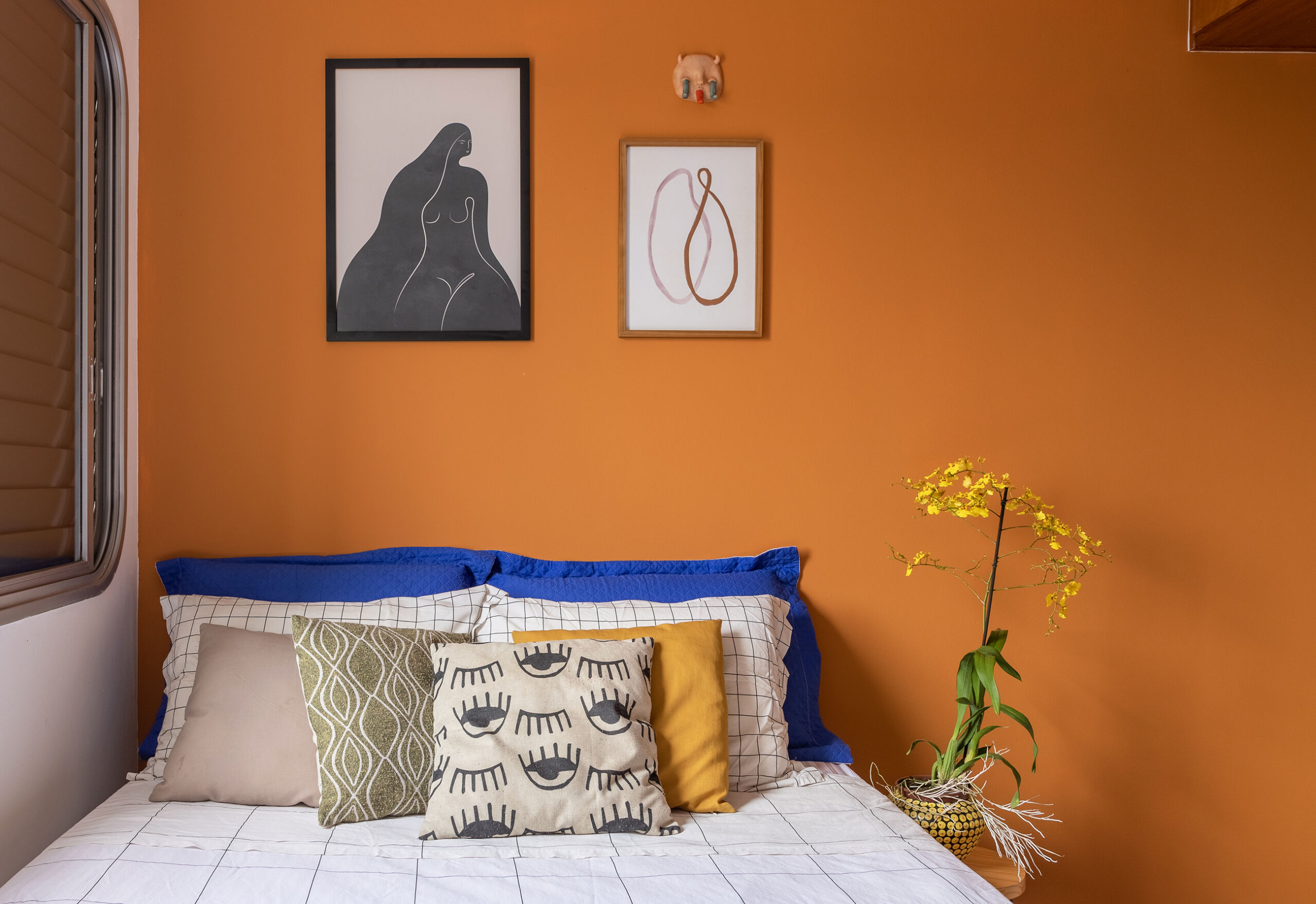 Transformação colorida em um apê compartilhado por duas amigas