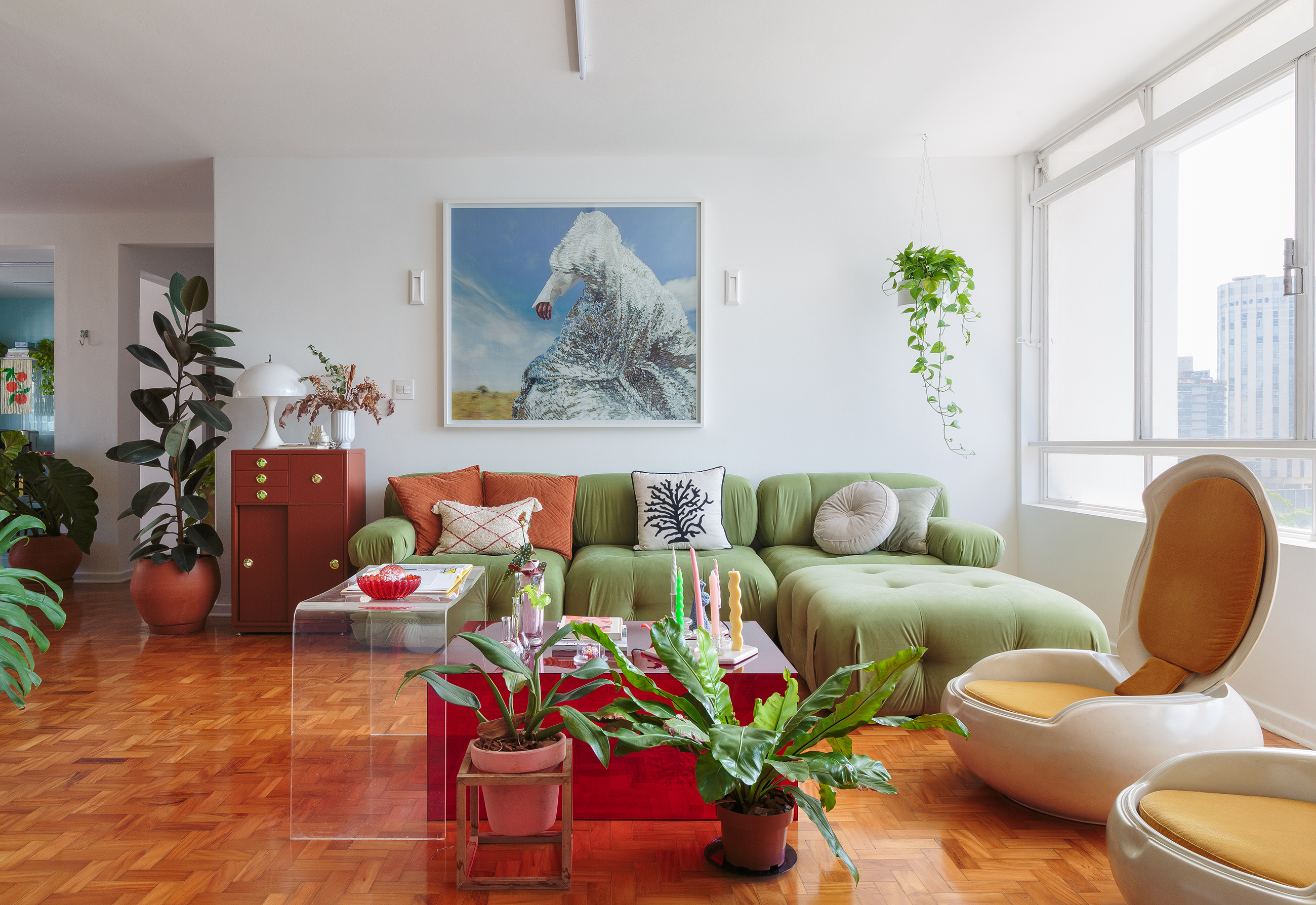 Apartamento colorido com decoração vintage