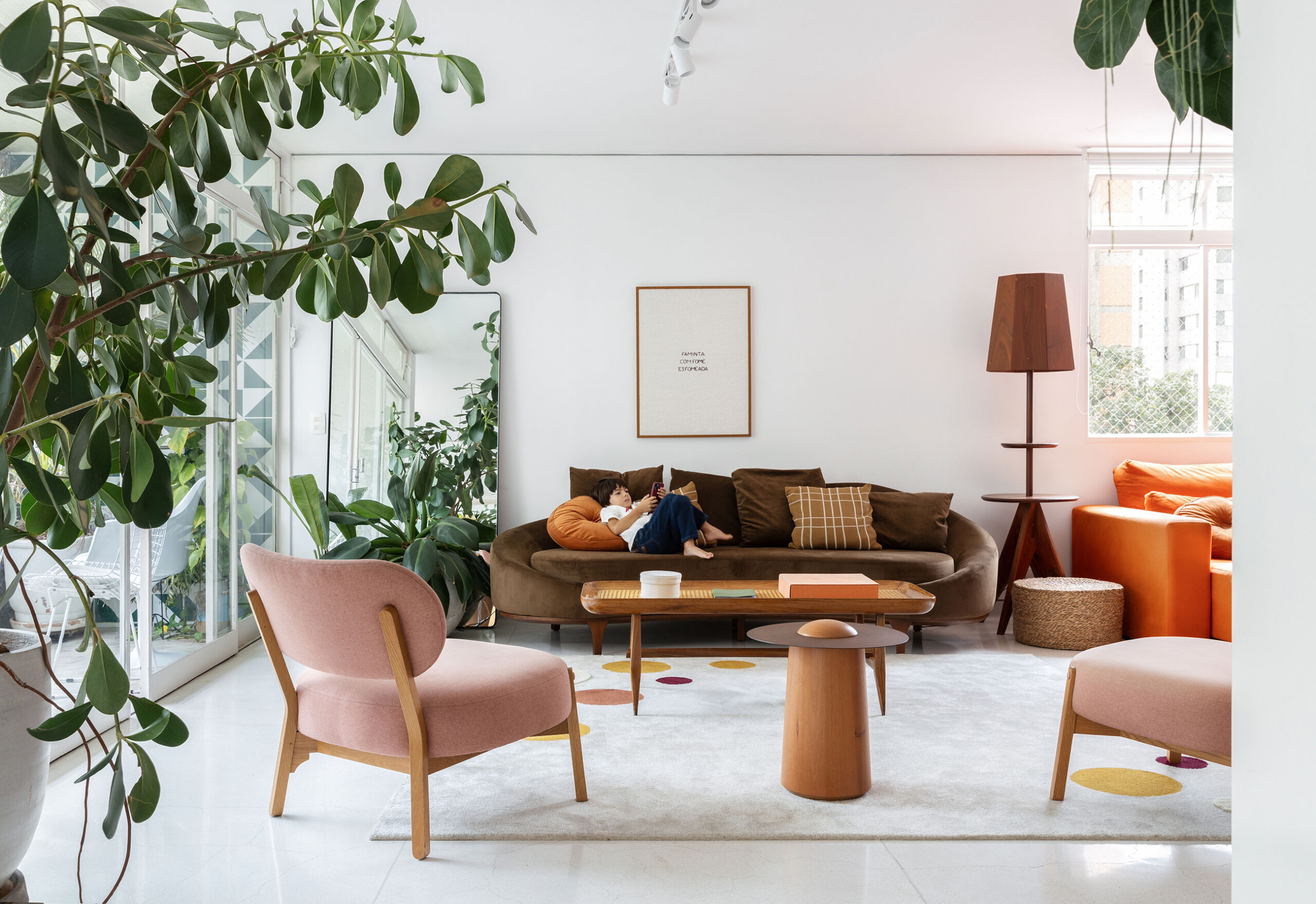 Apartamento colorido da chef Renata Vanzetto