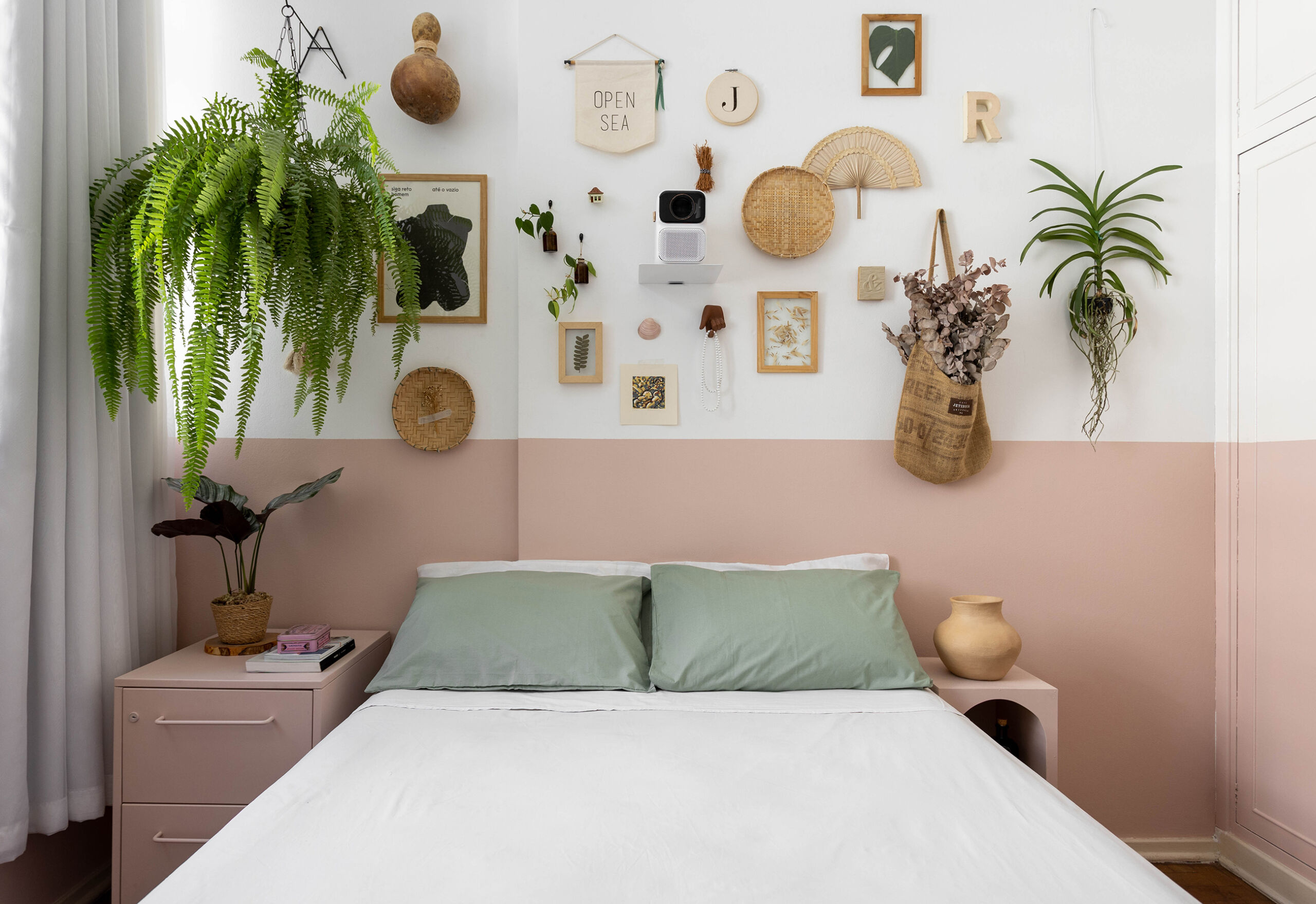 Apartamento colorido no edifício Pauliceia com decoração descolada