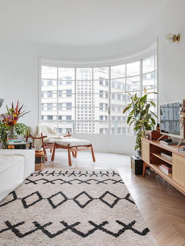 Apartamento iluminado no Edifício Germaine Burchard, no centro de São Paulo.