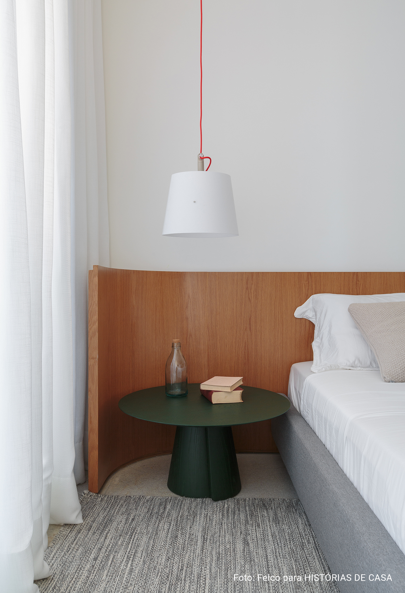 Decorado Oscar da Idea!Zarvos tem decoração minimalista com tons neutros e sala ampla.