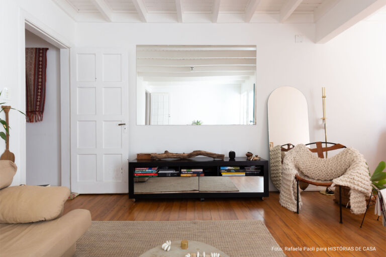 Casinha de vila com decoração acolhedora e clima de interior ...