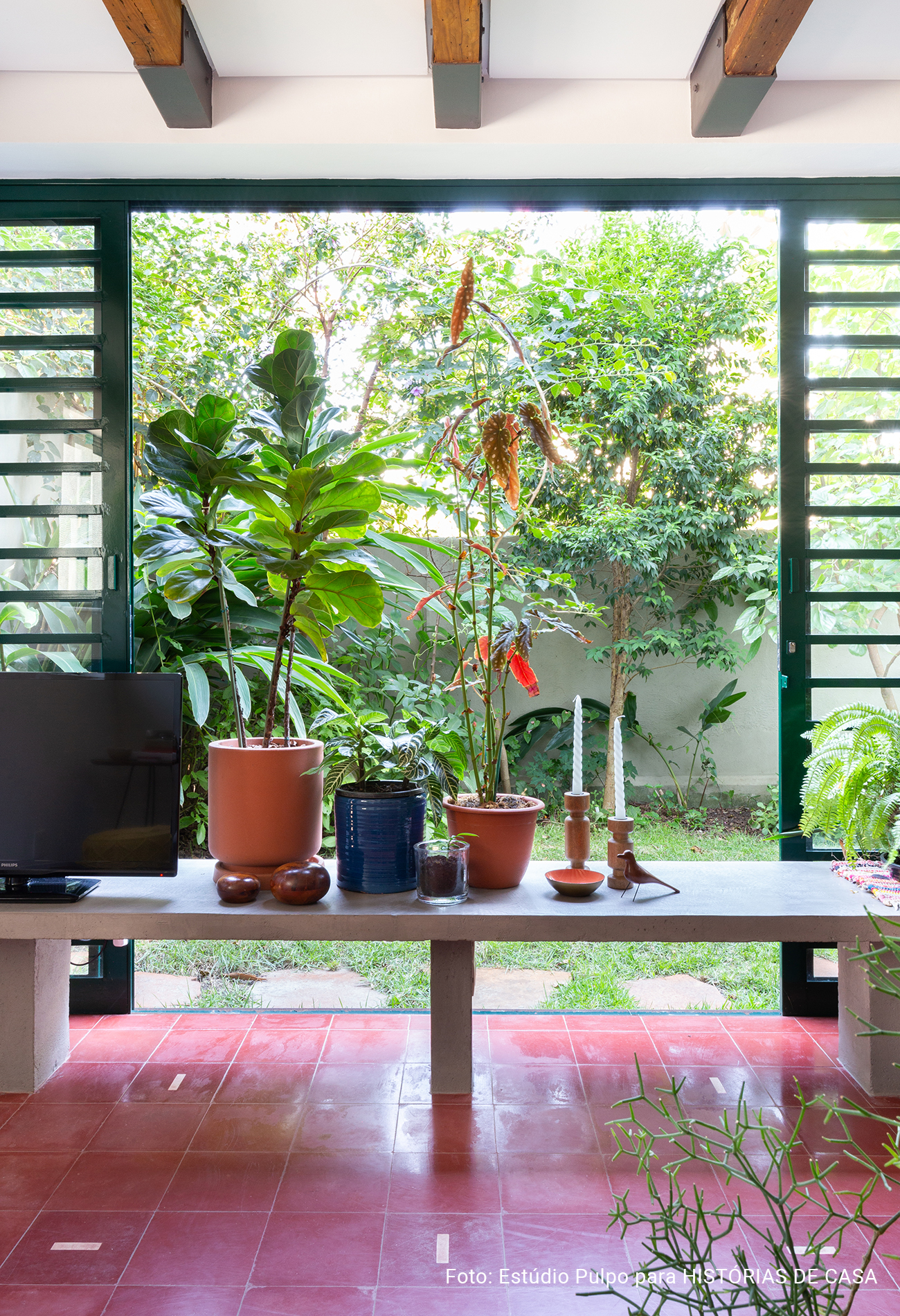 Casa de vila antiga reformada com grande área externa e jardim ensolarado, Histórias de Casa